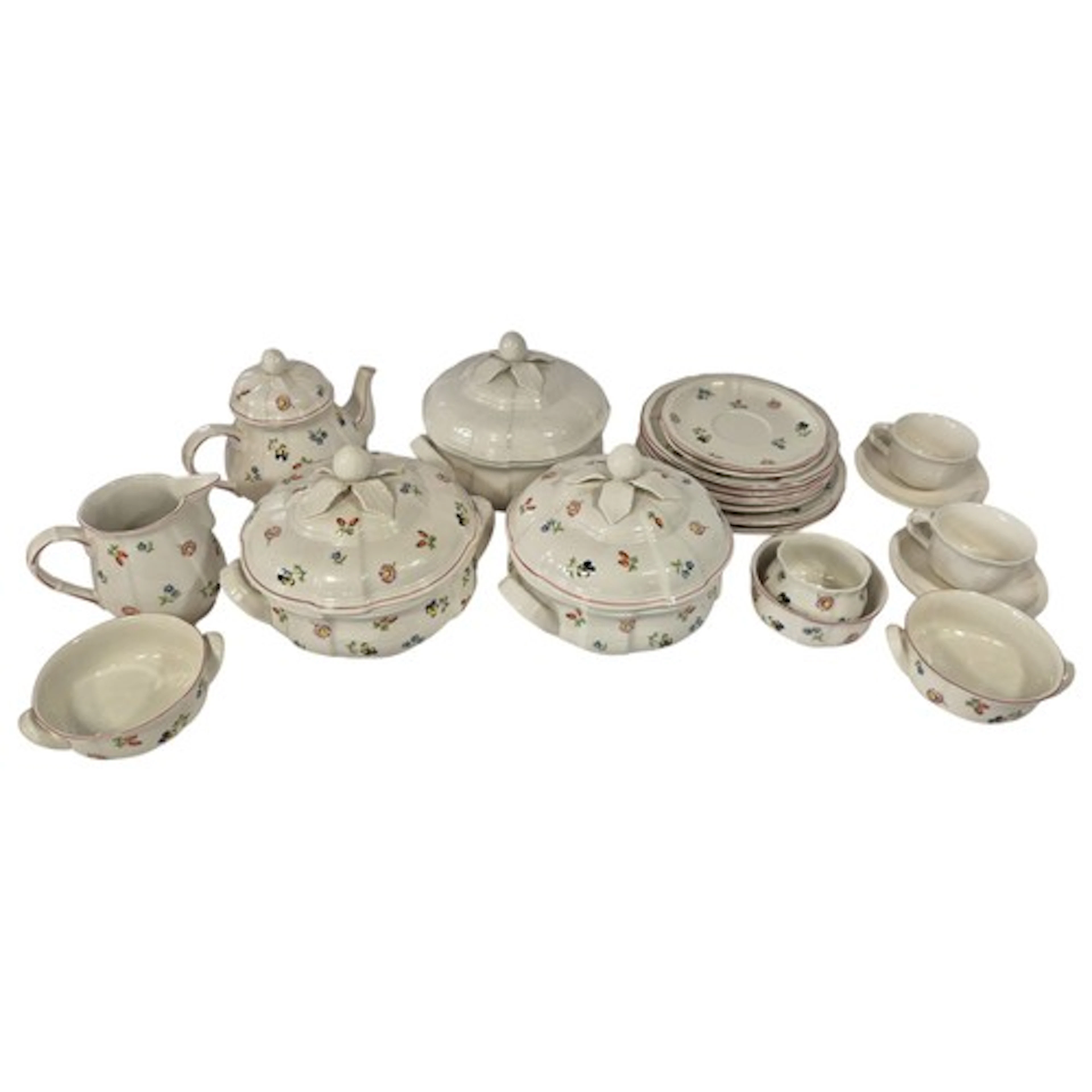 A quantity of Villeroy & Boch ‘Petite Fleury pattern dinner ...