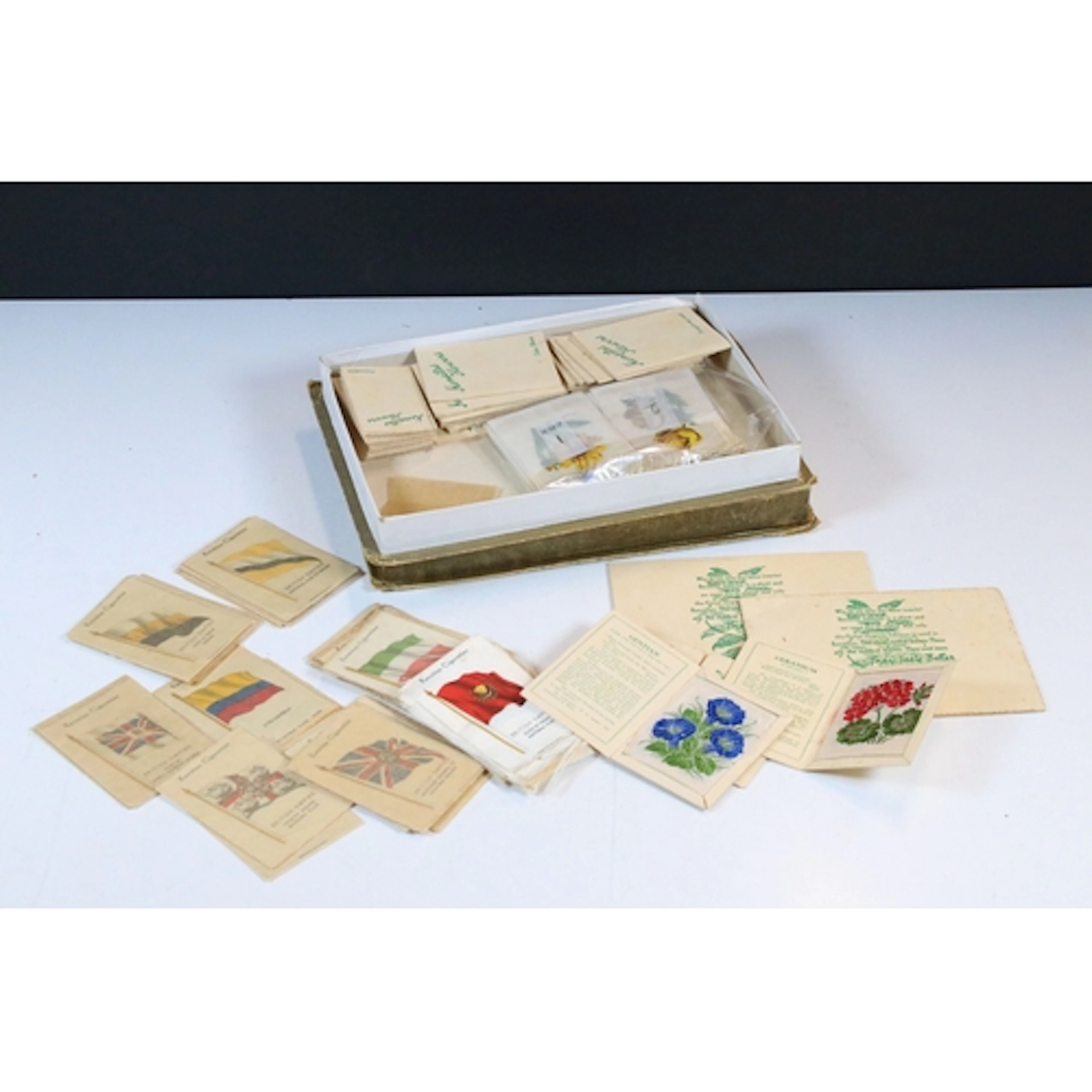 Collection of silk cigarette cards, to comprise approximatel...