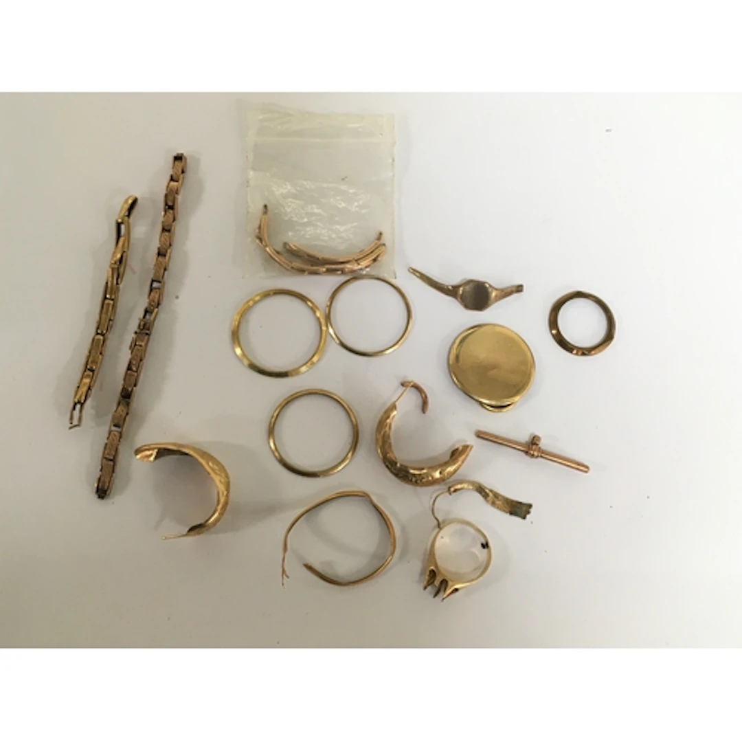 A quantity of gold watch straps, backs and jewellery odds. A...
