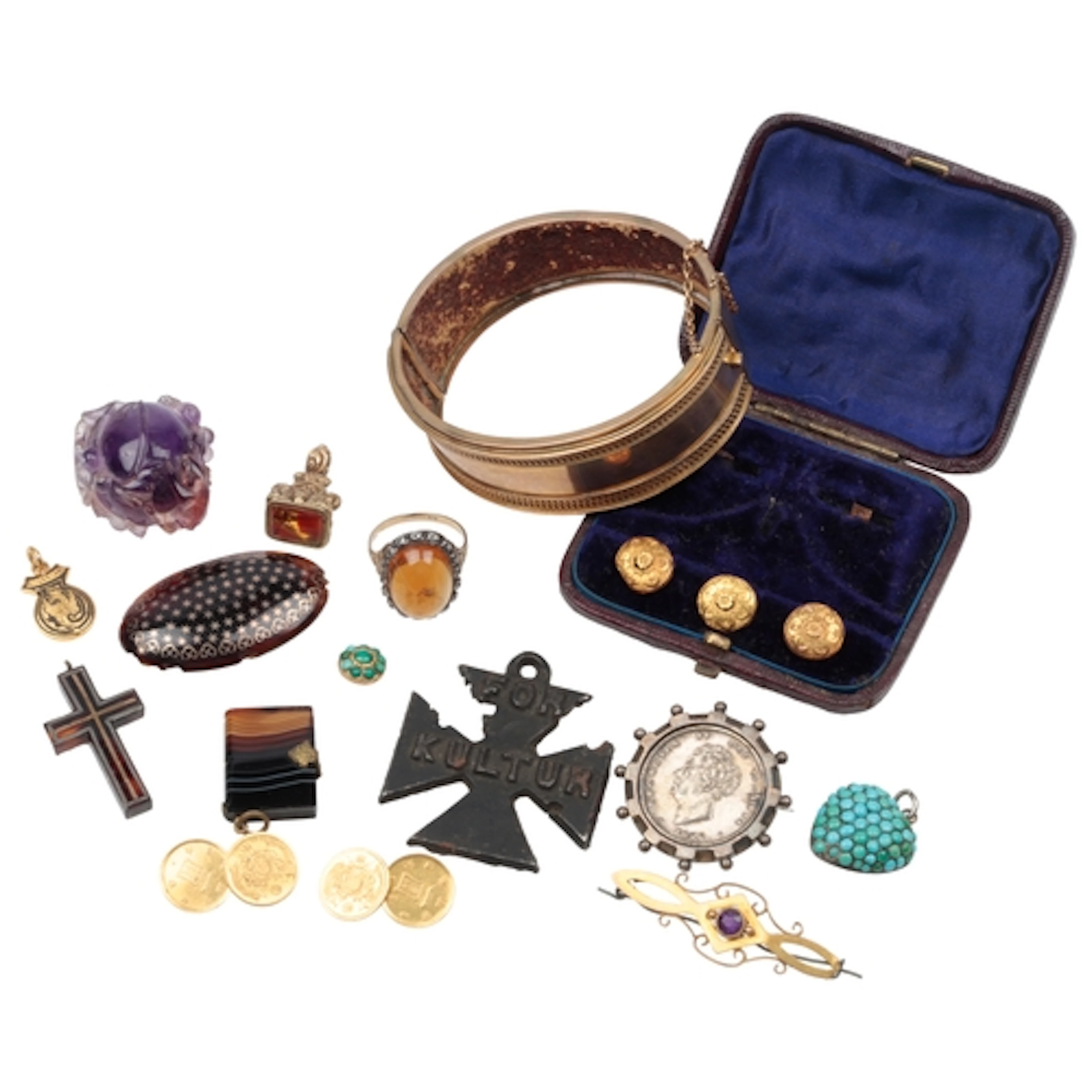 A collection of jewels including a carved amethyst pendant, ...