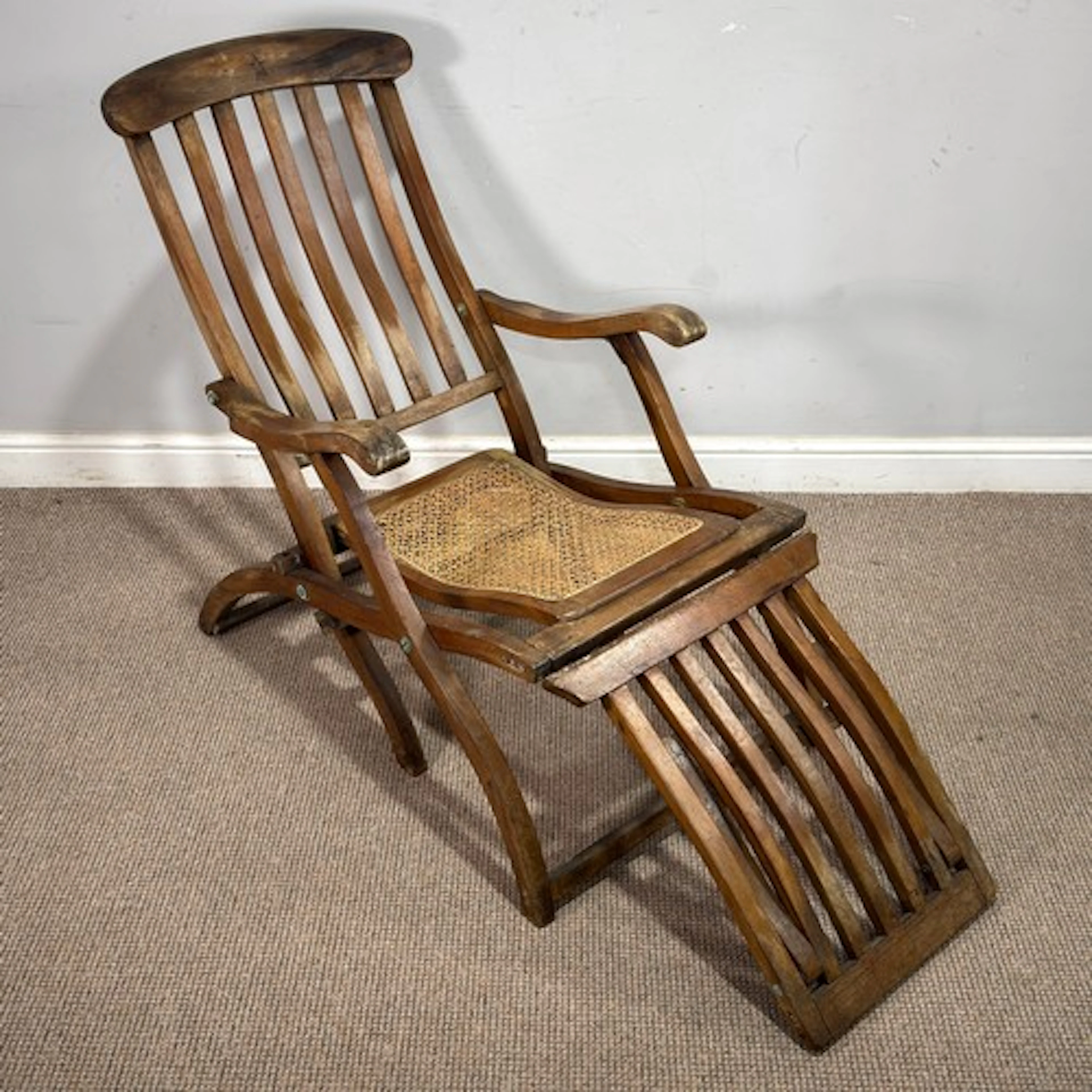 White Star Line; Steamer Deckchair, RMS Titanic era, the bee...