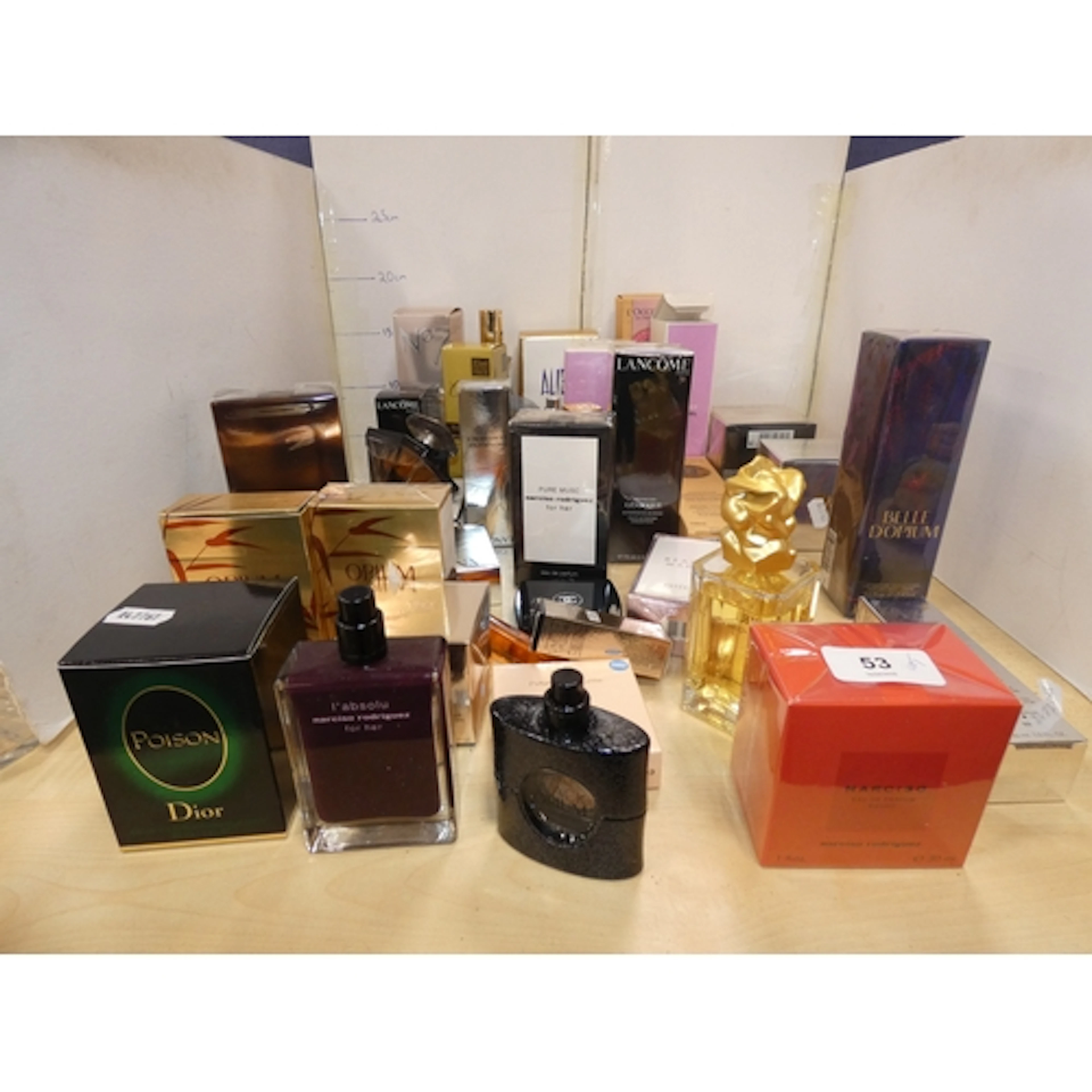 Collection of boxed designer Ladies eau de parfum, to includ...
