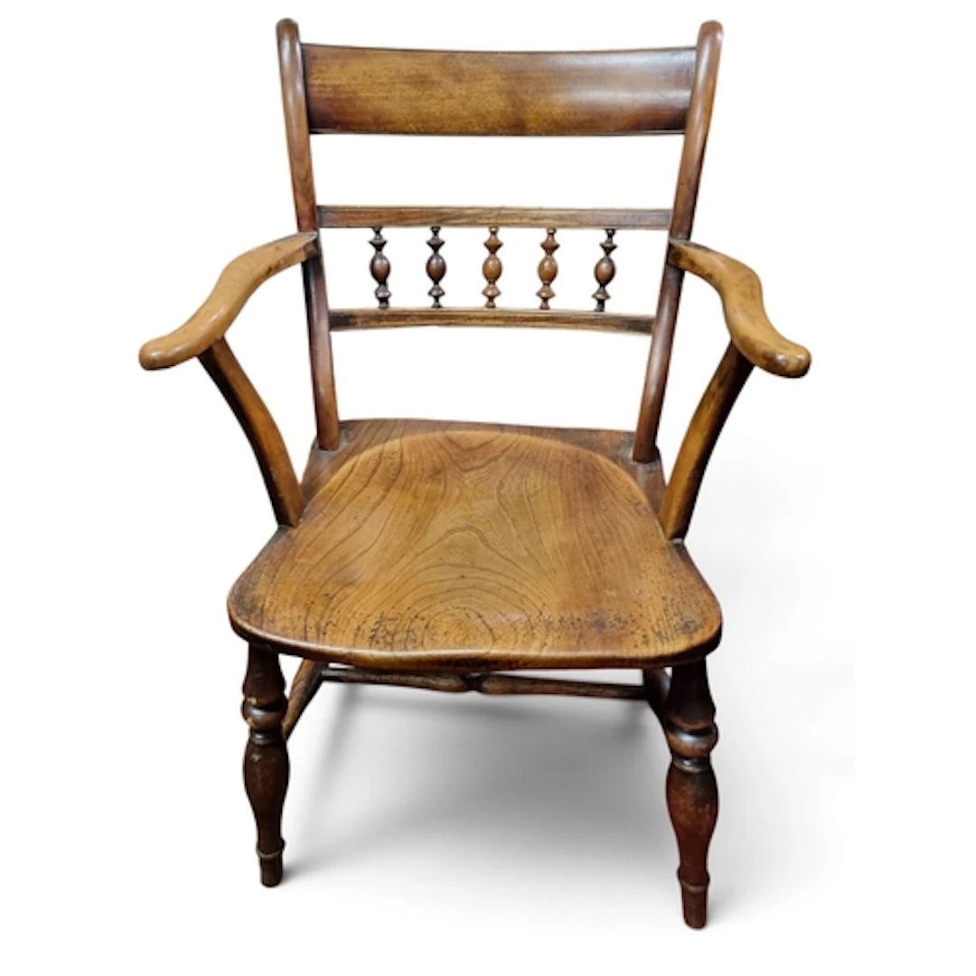 A really good 19th Century Elm Windsor Chair with turned rip...
