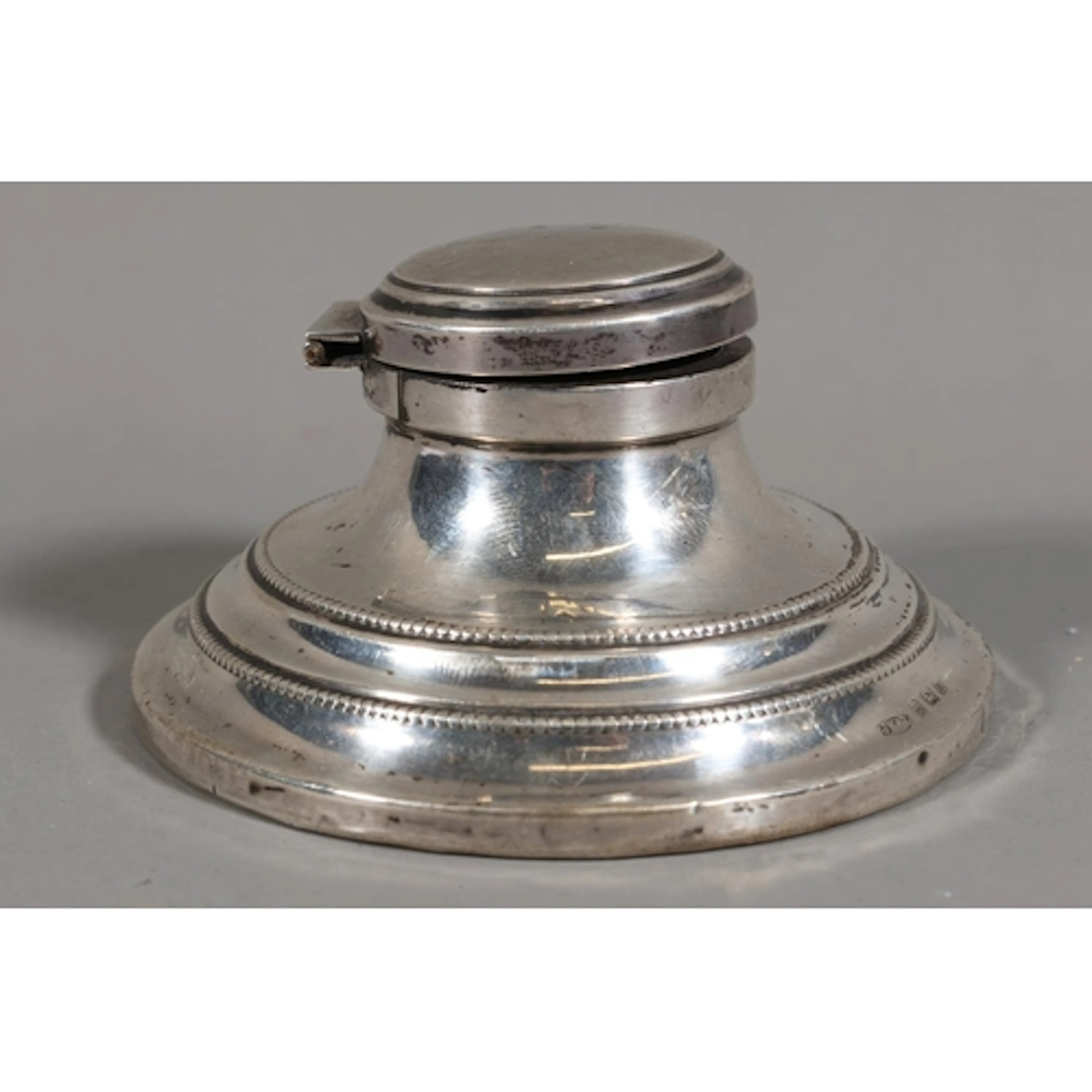 Antique silver inkwell of capstan form by Johnson, Walk...