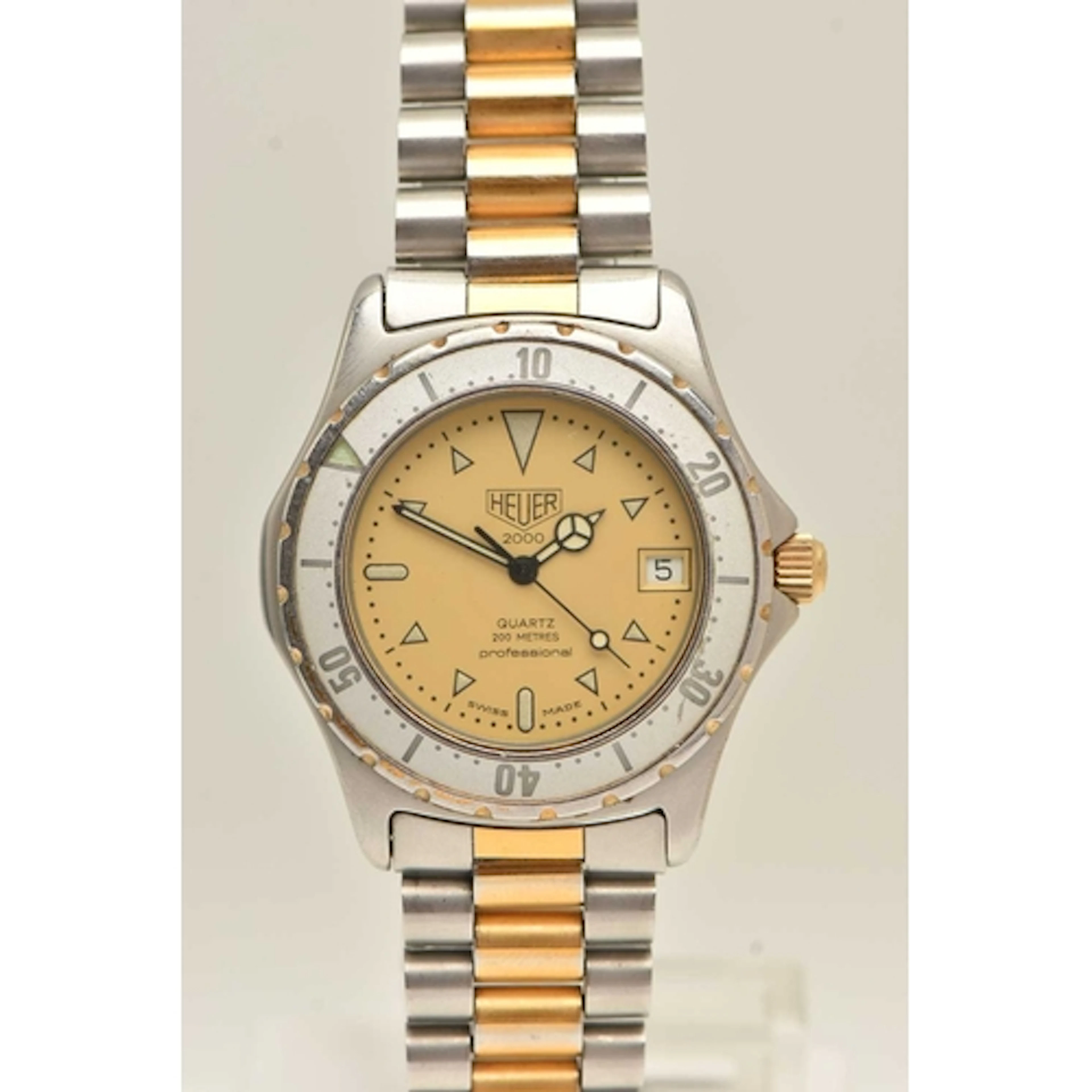 A 'TAG HEUER' 2000 WRISTWATCH, quartz movement, round gold t...