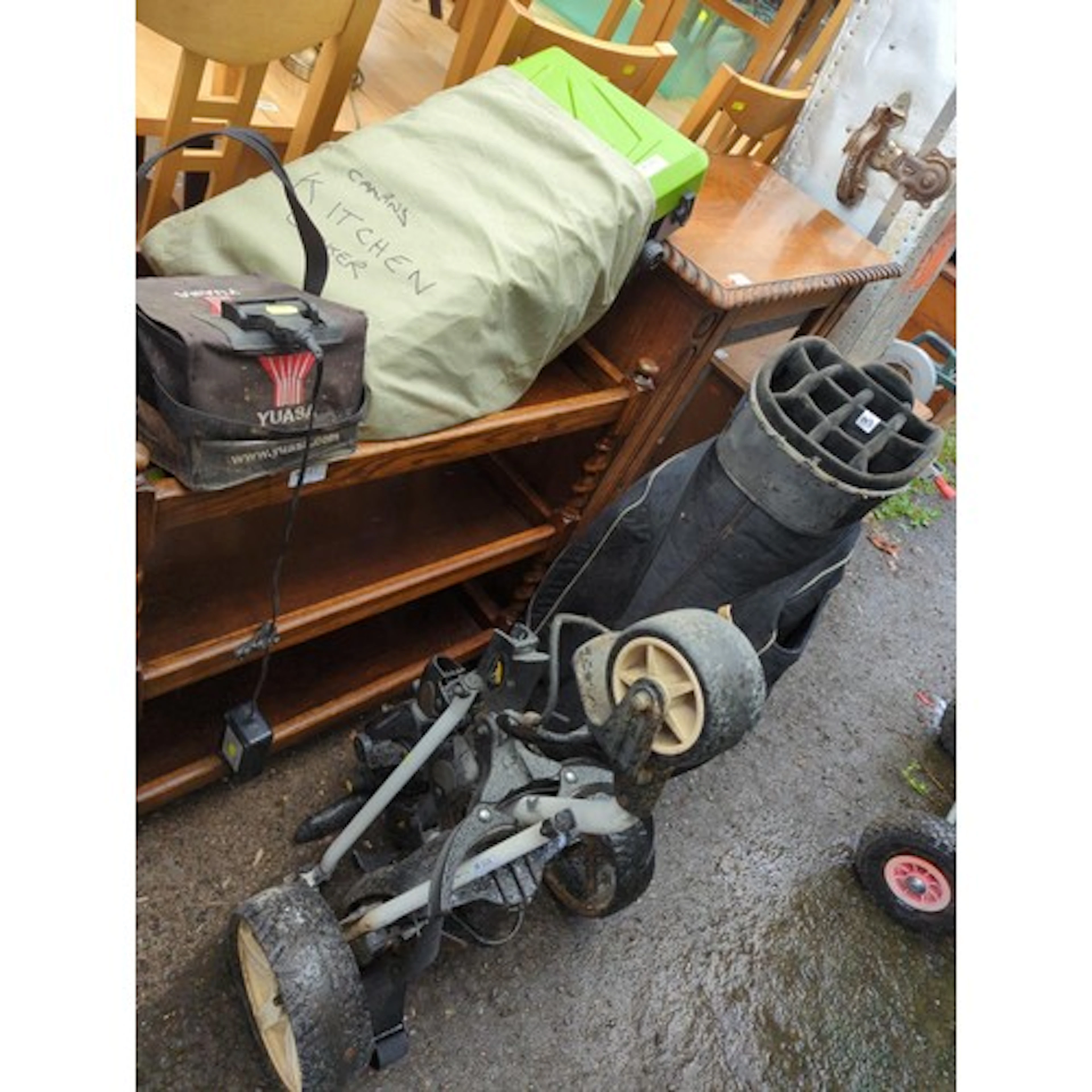 Powercaddy Freeway Sport electric golf cart with charger + b...