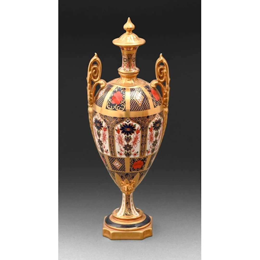 A Royal Crown Derby Imari pattern two-handled vase, late 20t...