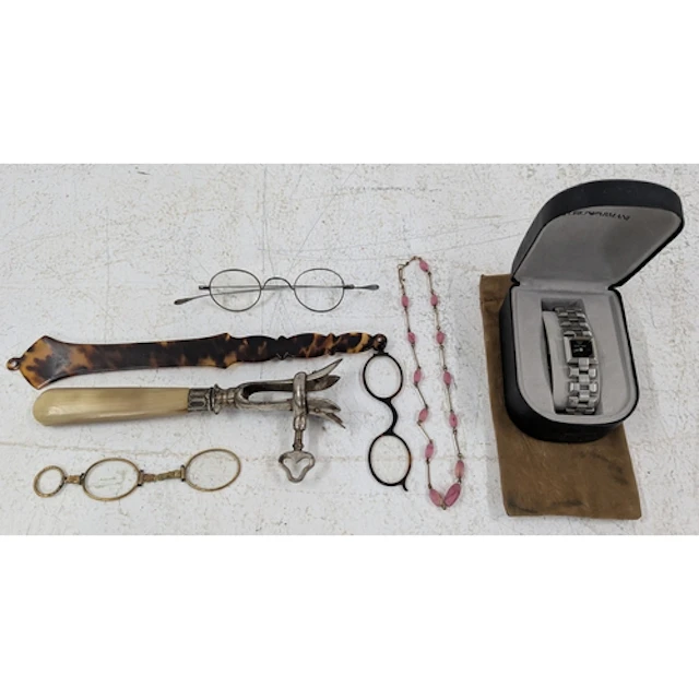 A small mixed lot to include a ladies wristwatch, spectacles...