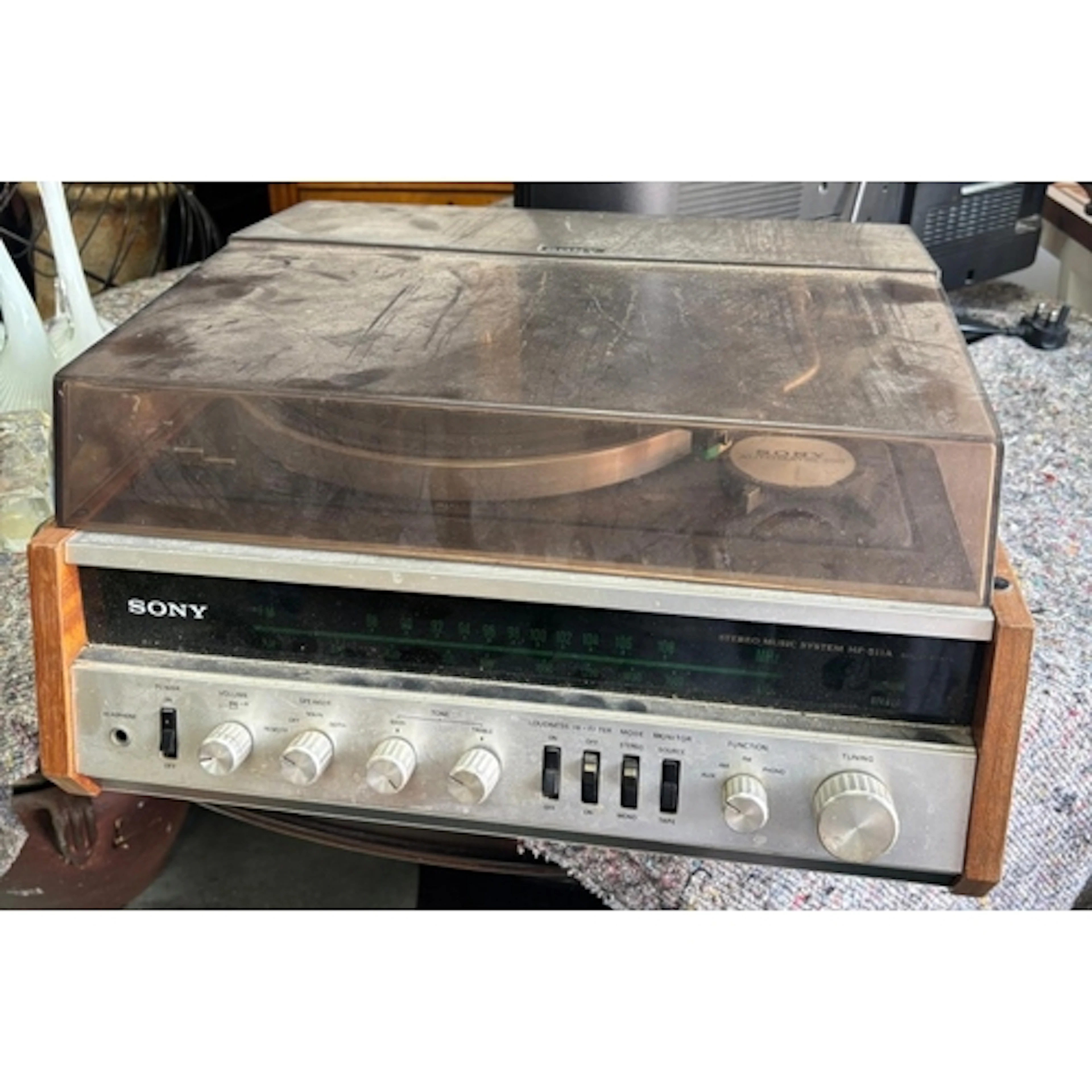 A Sony HP511A stereo system turntable
