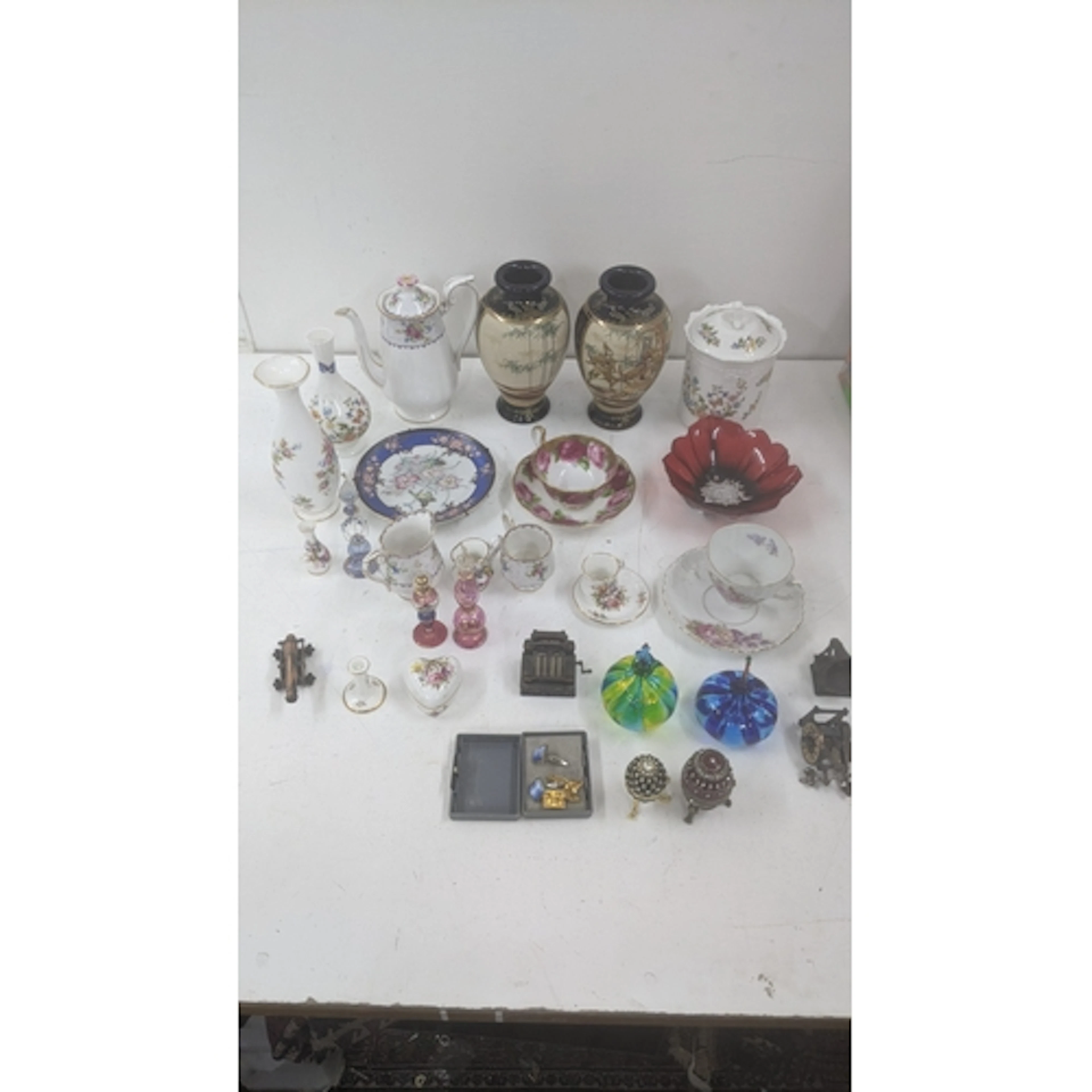 Collectable ceramics and glassware to include a Poppy bowl d...