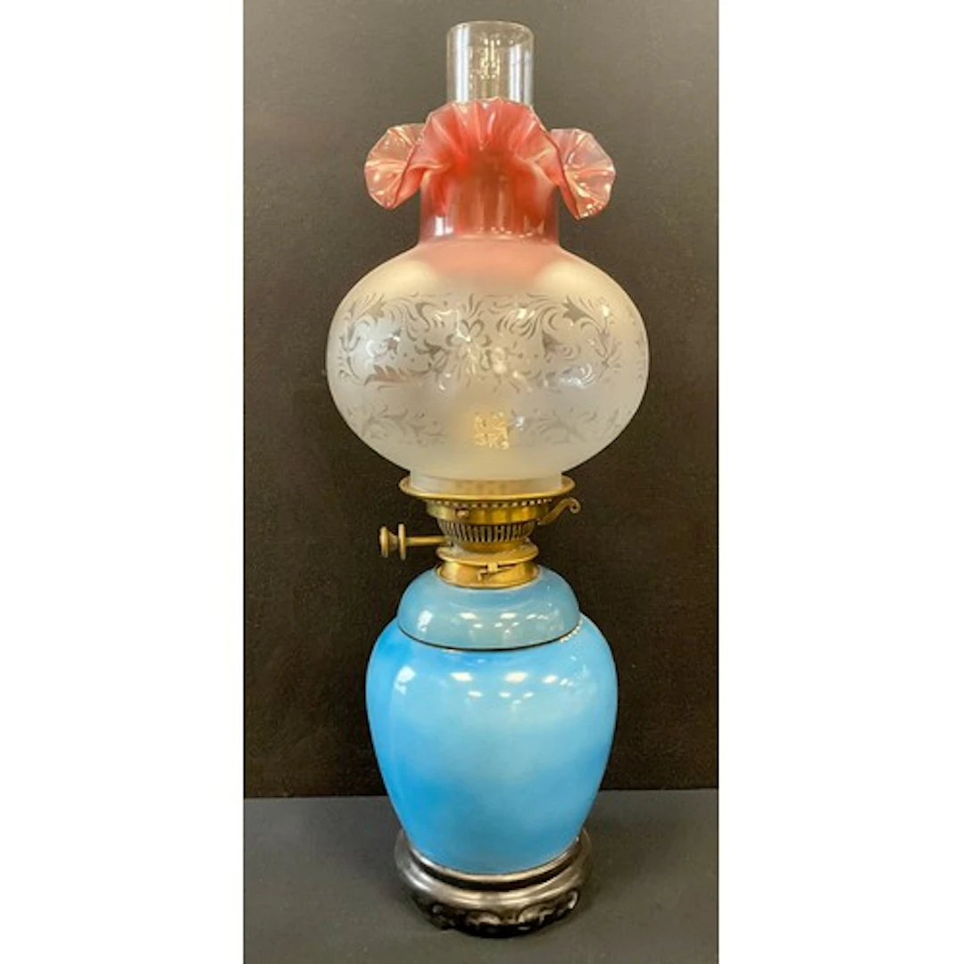 An early 20th century Mailing oil lamp, Messenger No 2 burne...