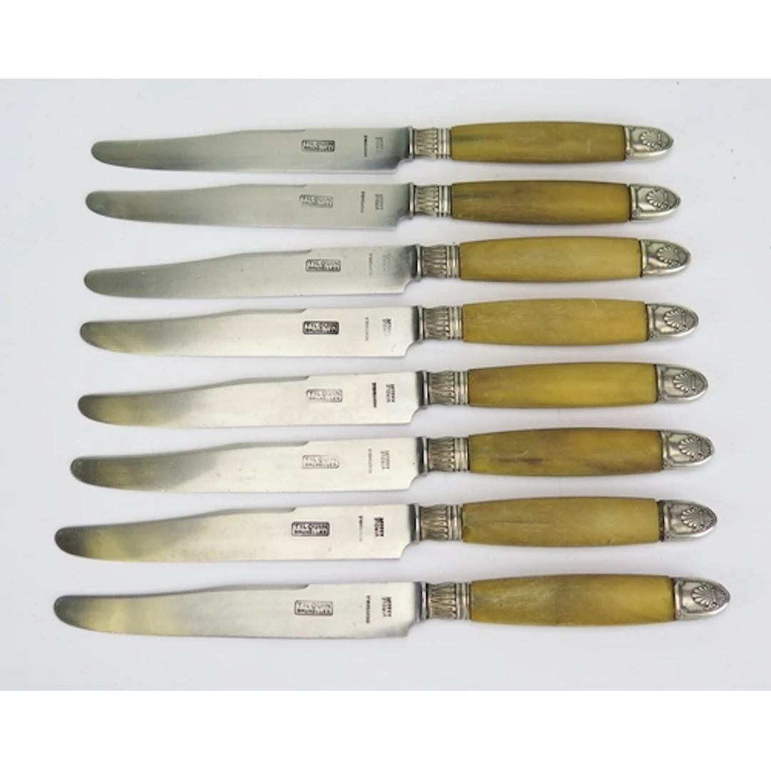 Eight Belgian table knives with horn handles and precious wh...