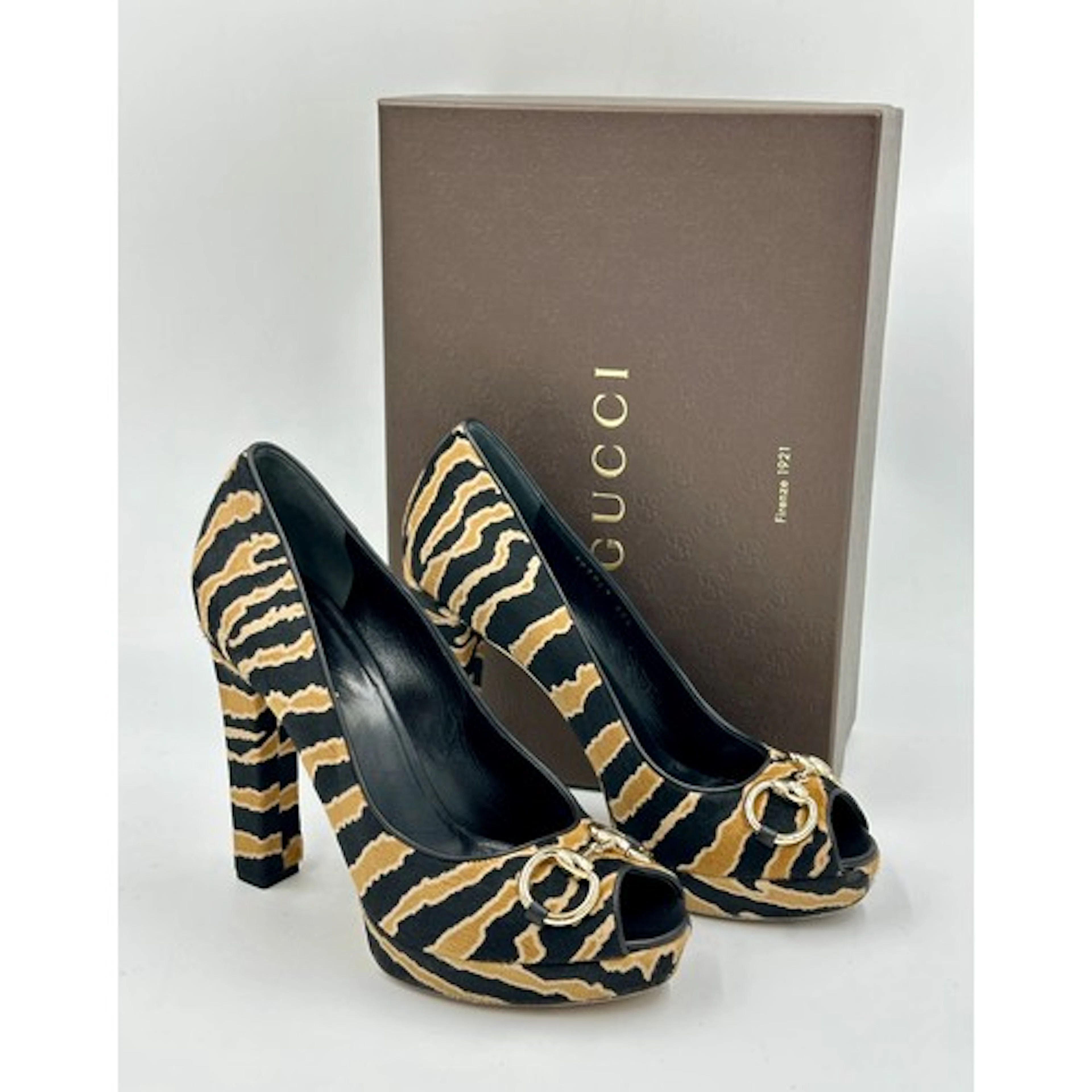 Gucci black and beige Horsebit pump size EU 38.5 with origin...