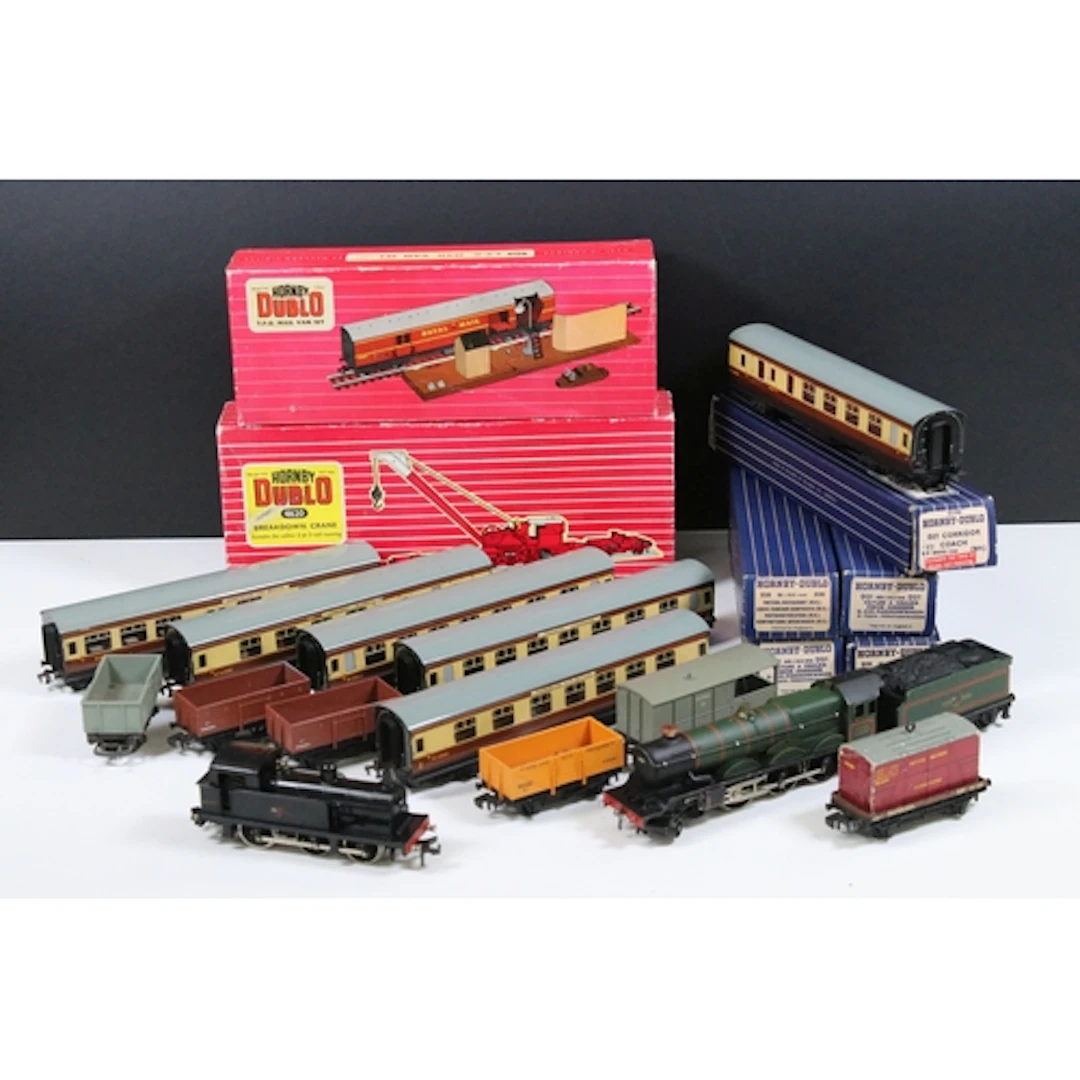 Collection of Hornby Dublo model railway to include Denbigh ...