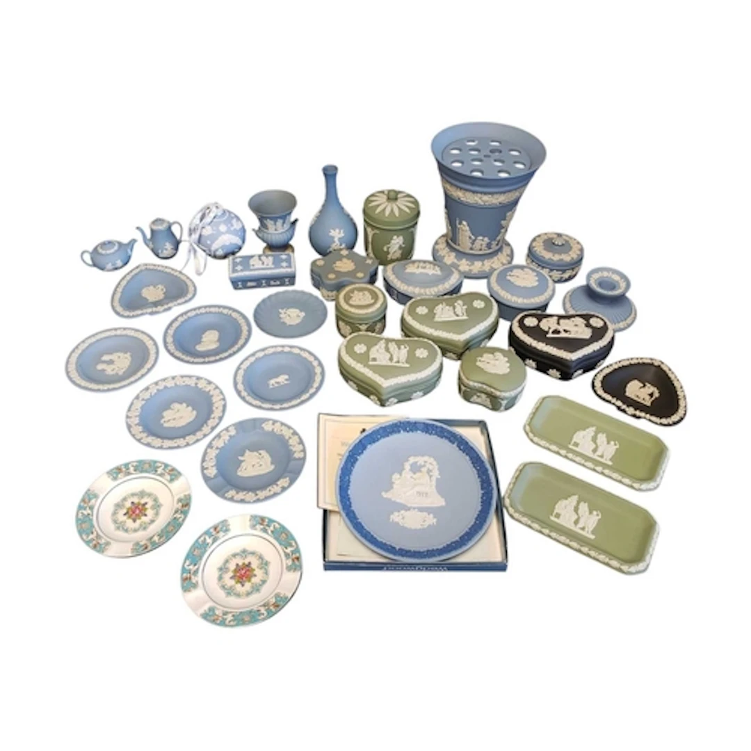 A collection of 20th century Wedgwood jasperware / cameo war...