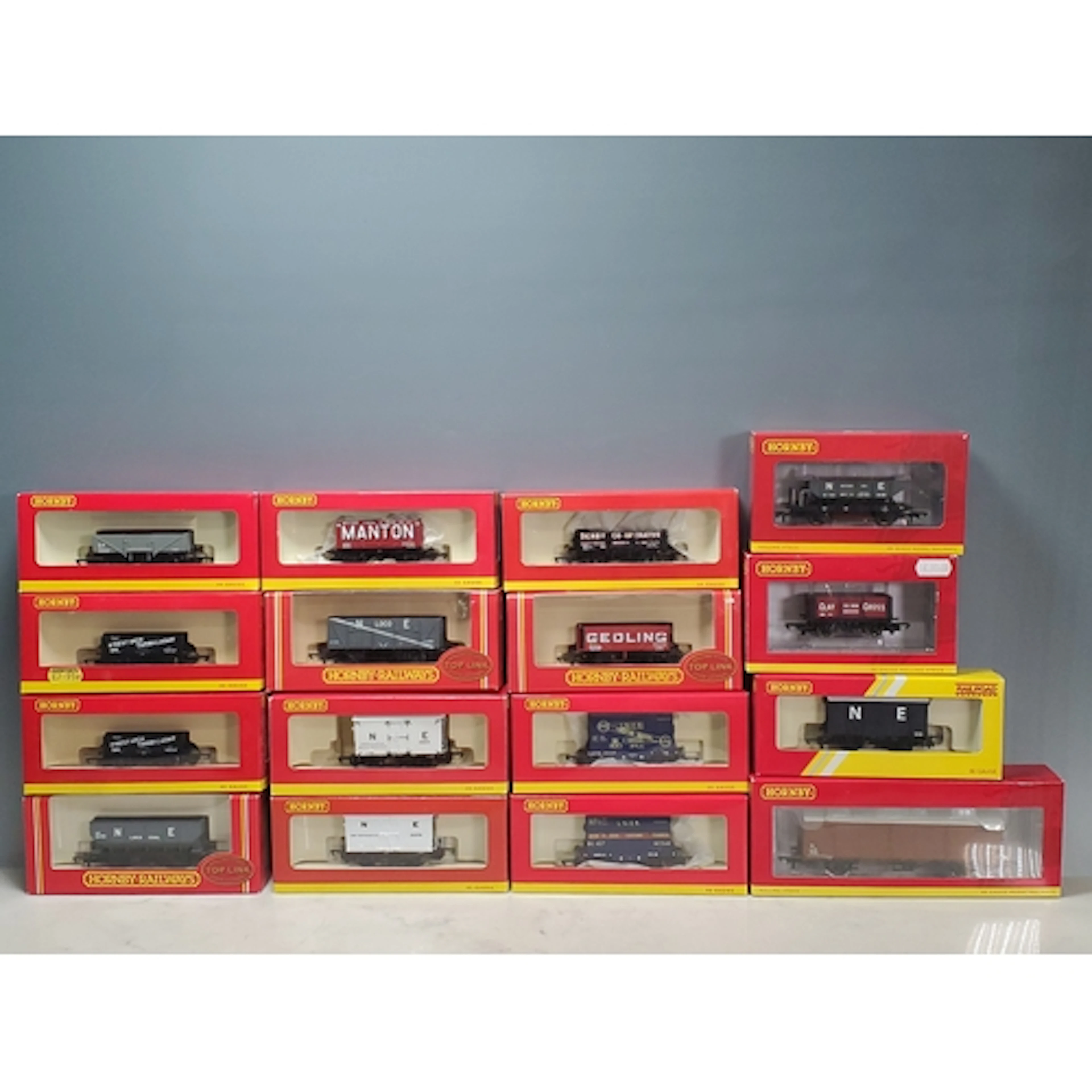 16x items of Hornby (China) Rolling Stock including 2x R6277...