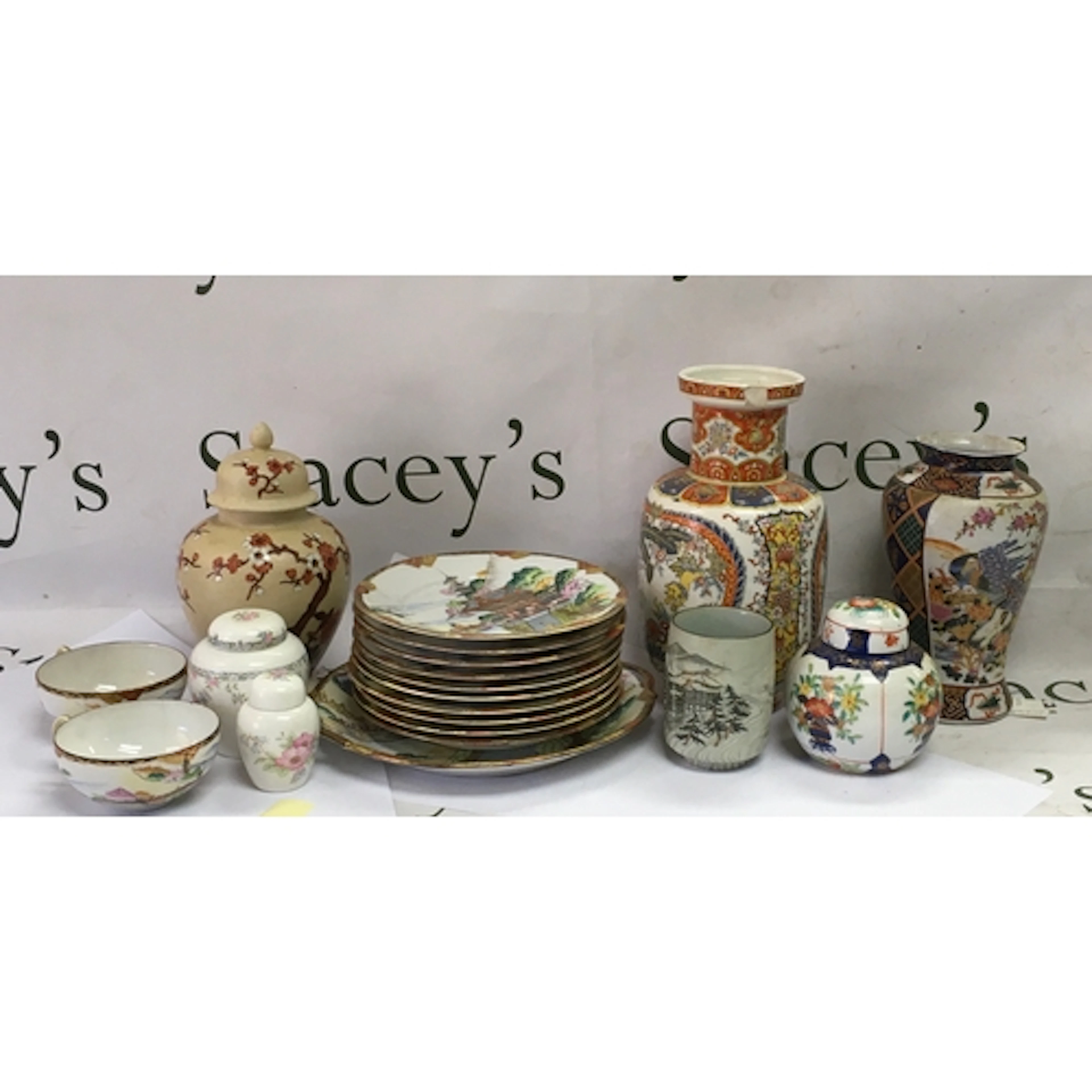 A mixed lot of East Asian decorative porcelain and ceramics....