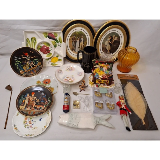 Boxed Set Debenhams Napkin Rings, St. Michael Composition mu...