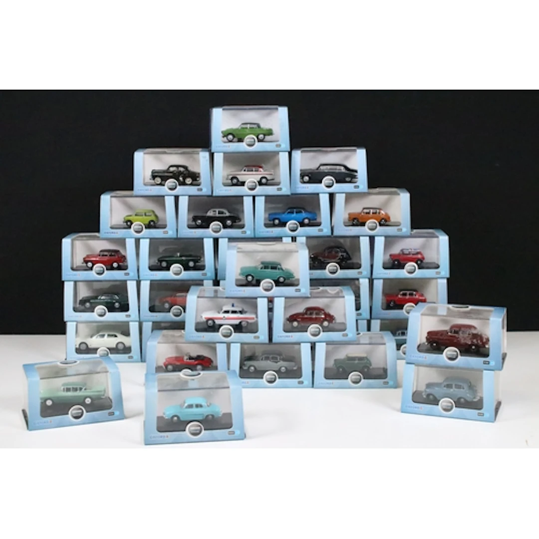 33 Boxed / cased Oxford Diecast models, all ex