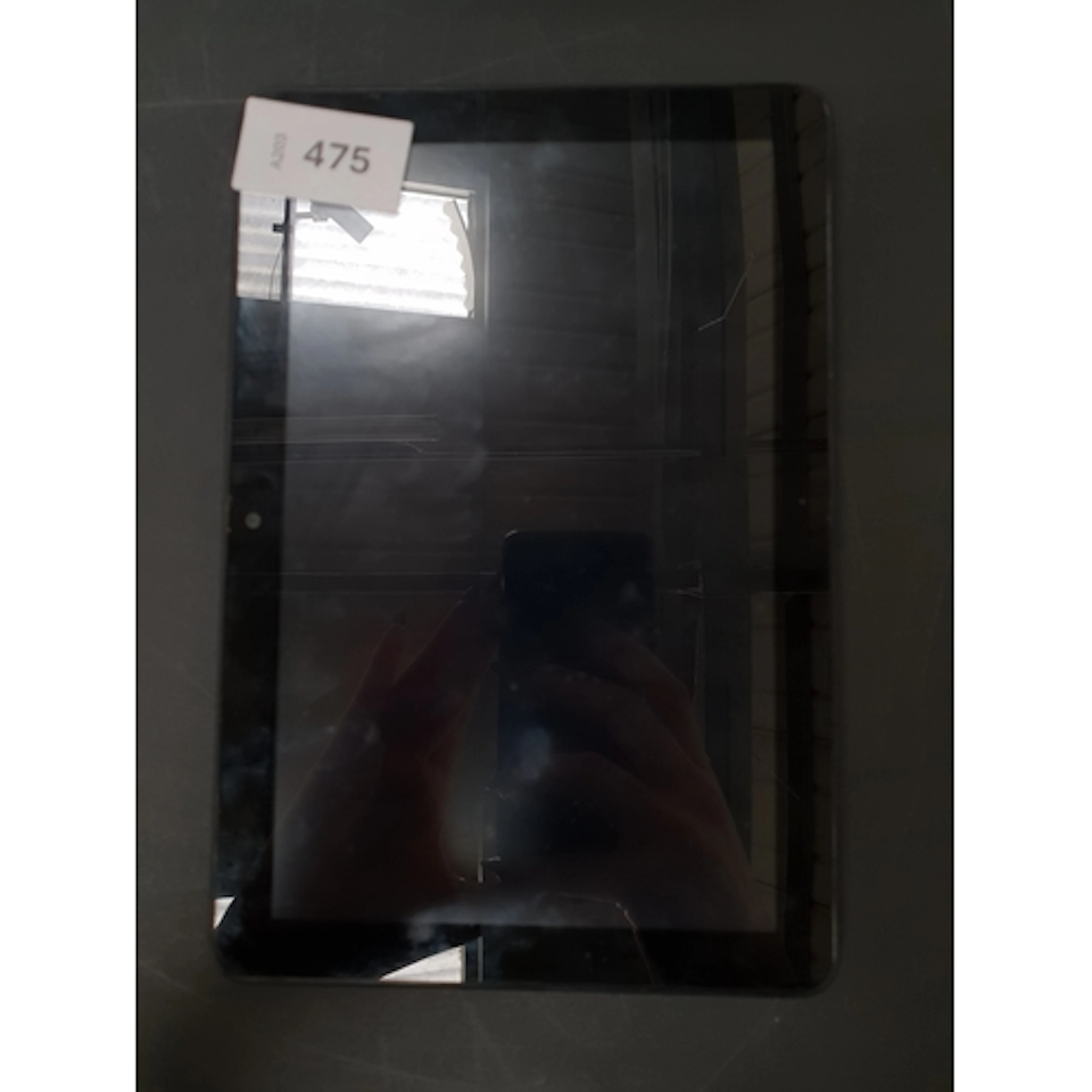 AMAZON KINDLE FIRE 8/ R24SB8 - BLACK few scratches to screen...