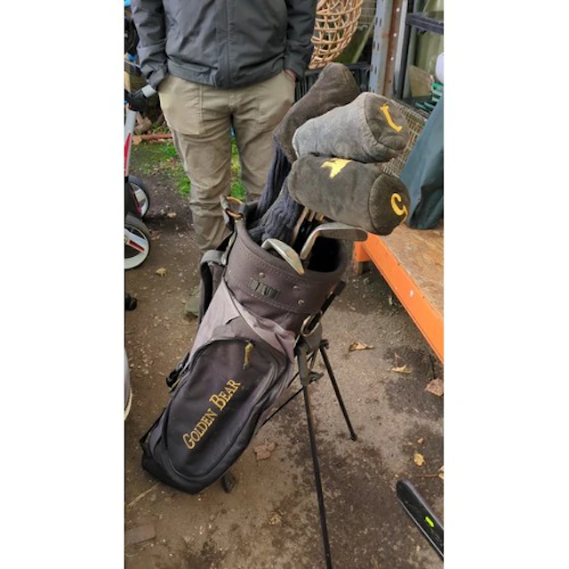 Golden Bear golf club set comprising numbered irons and a pi...