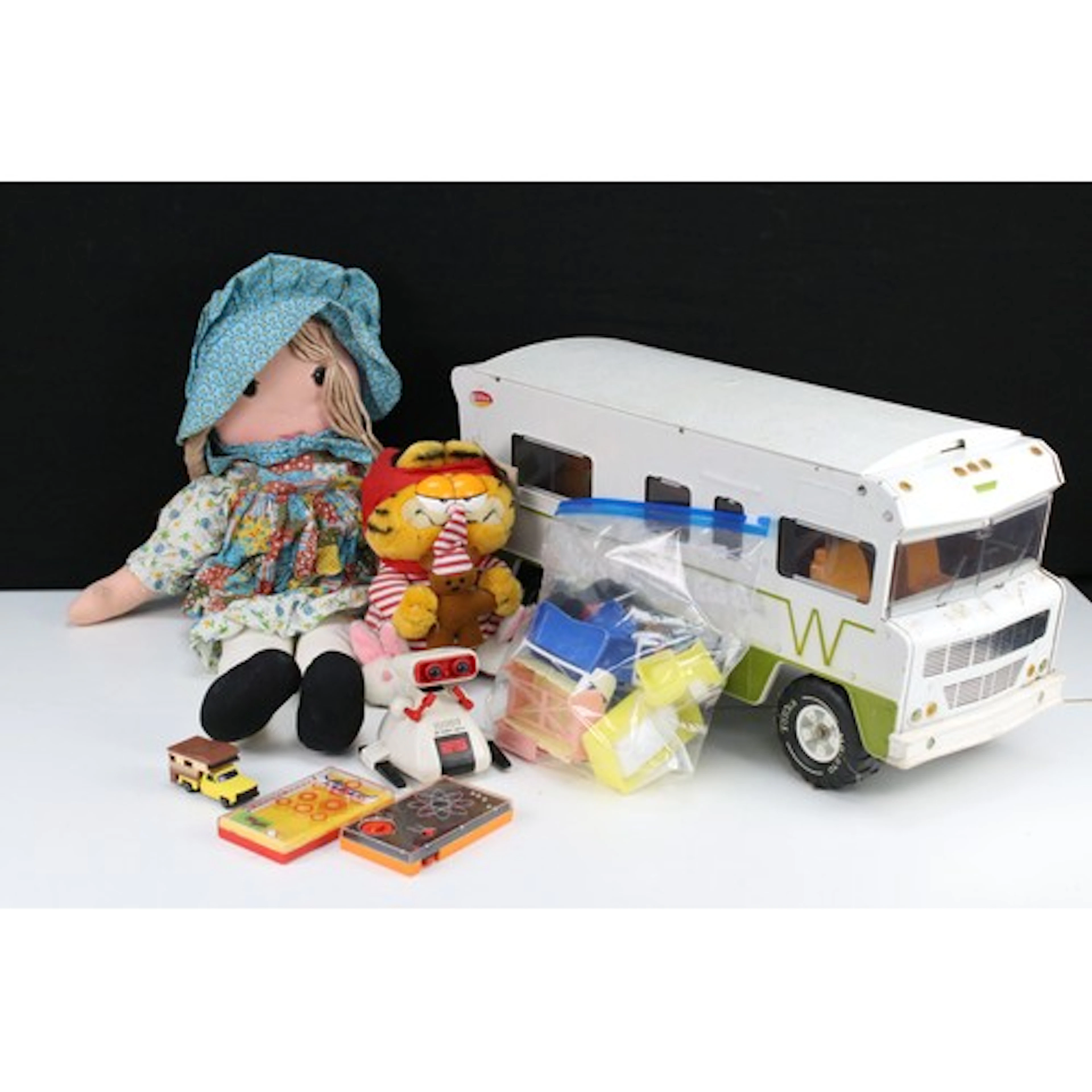 Collection of mixed toys to include small quantity of plasti...