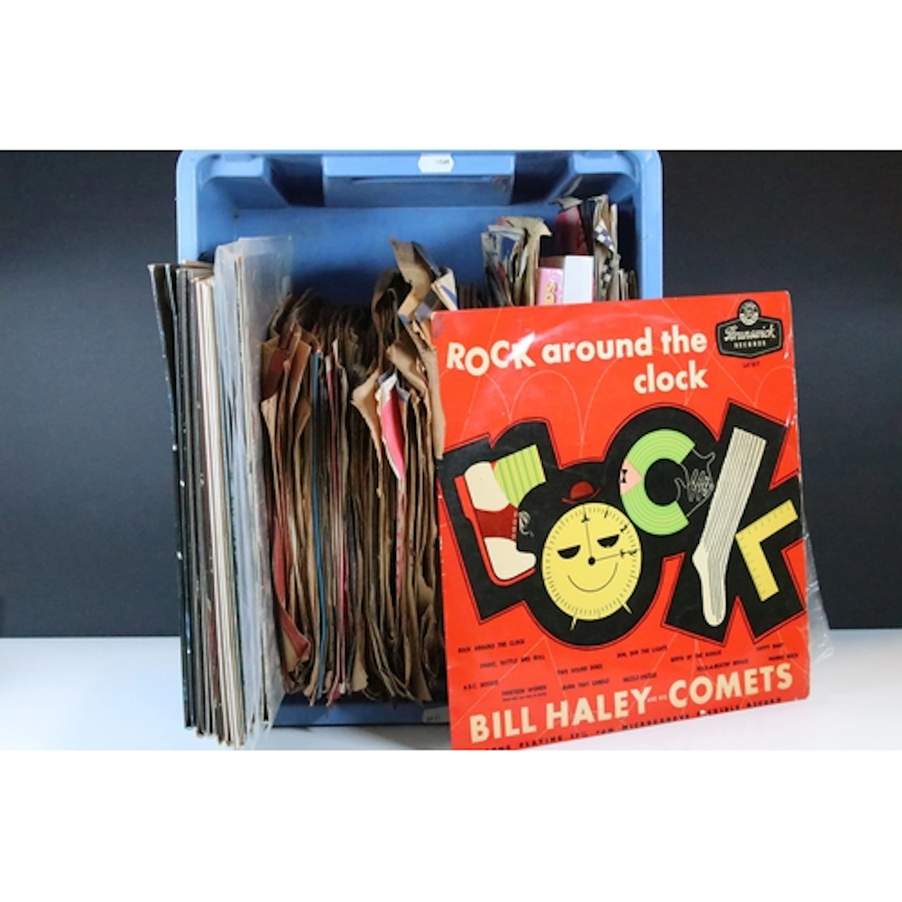 Vinyl - 12 LPs, over 50 7" singles and over 30 78s to includ...