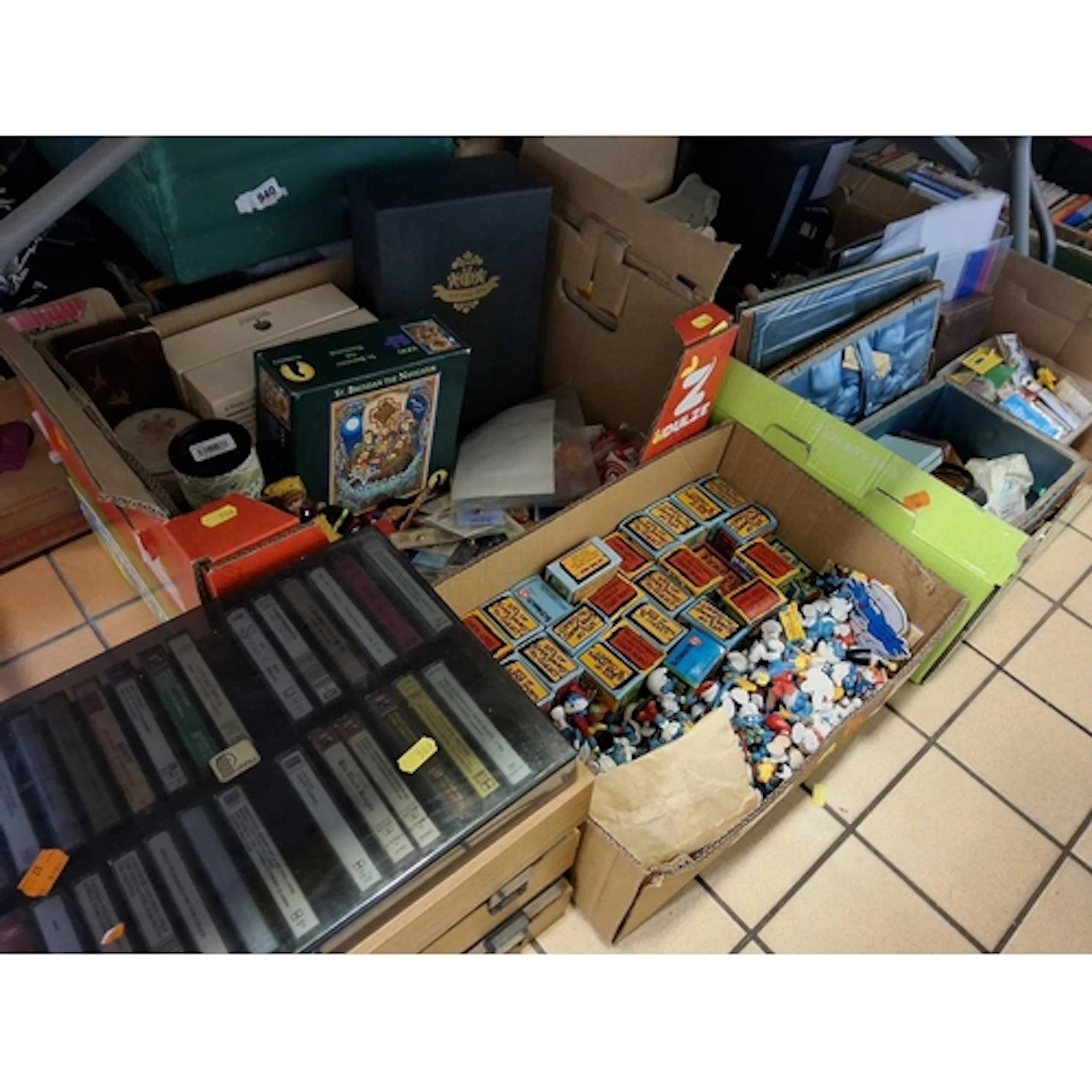 FOUR BOXES AND LOOSE OF MISCELLANEOUS HOUSEHOLD ITEMS to inc...