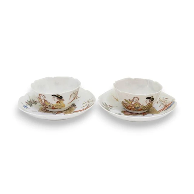 A FINE PAIR OF CHINESE PORCELAIN SEMI-EGGSHELL TEABOWLS AND ...