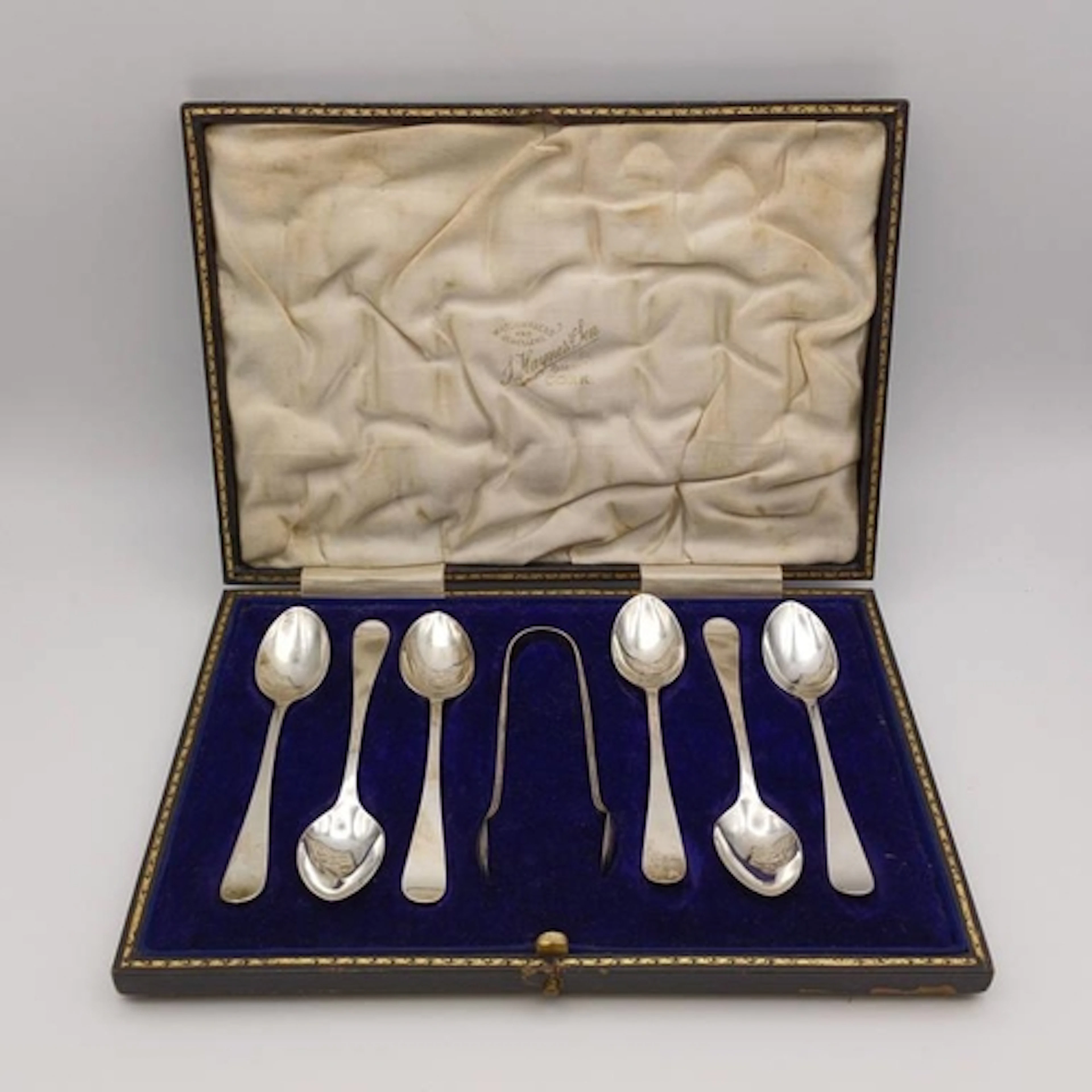 A CASED SET OF 6 SILVER TEASPOONS & SUGAR TONGS BY FENTON BR...