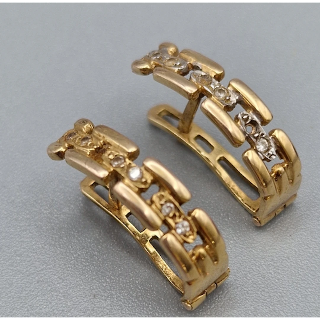 Pair of 9ct gold and clear stone earrings. 2.1g approx. (B.P...