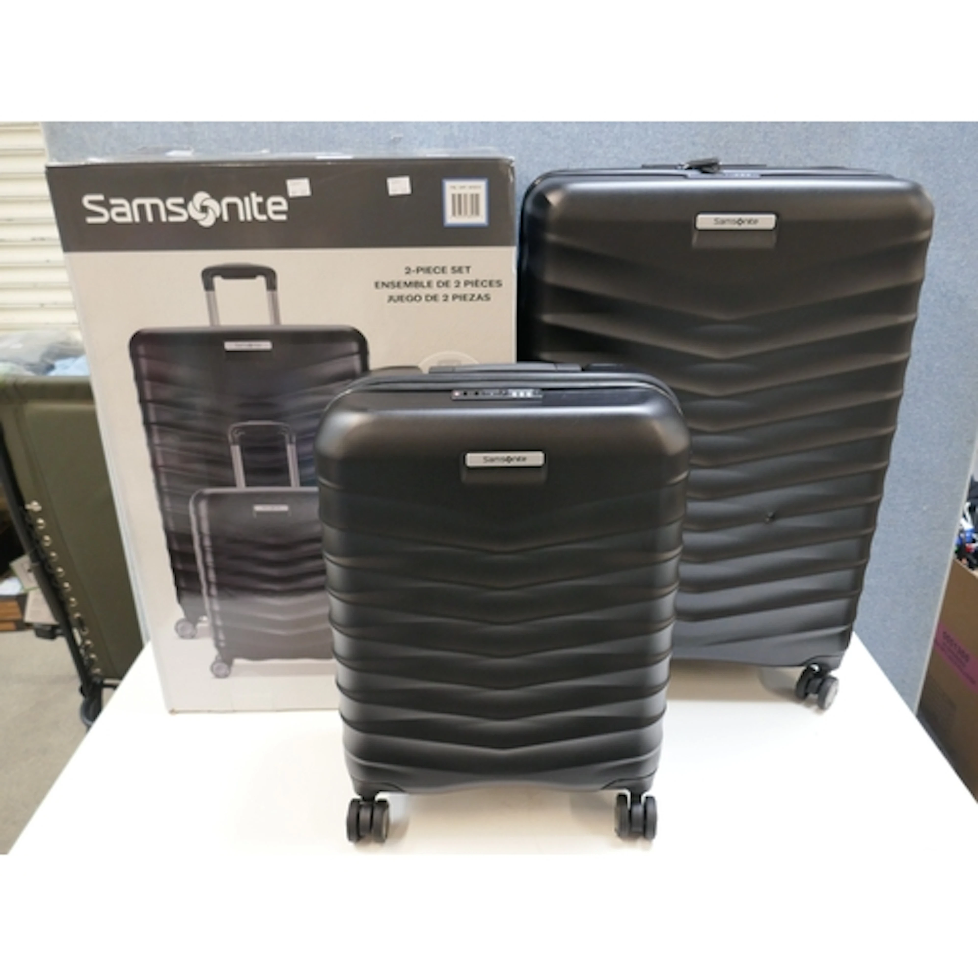 A Samsonite Precision 2 piece hardside suitcase set , origin...