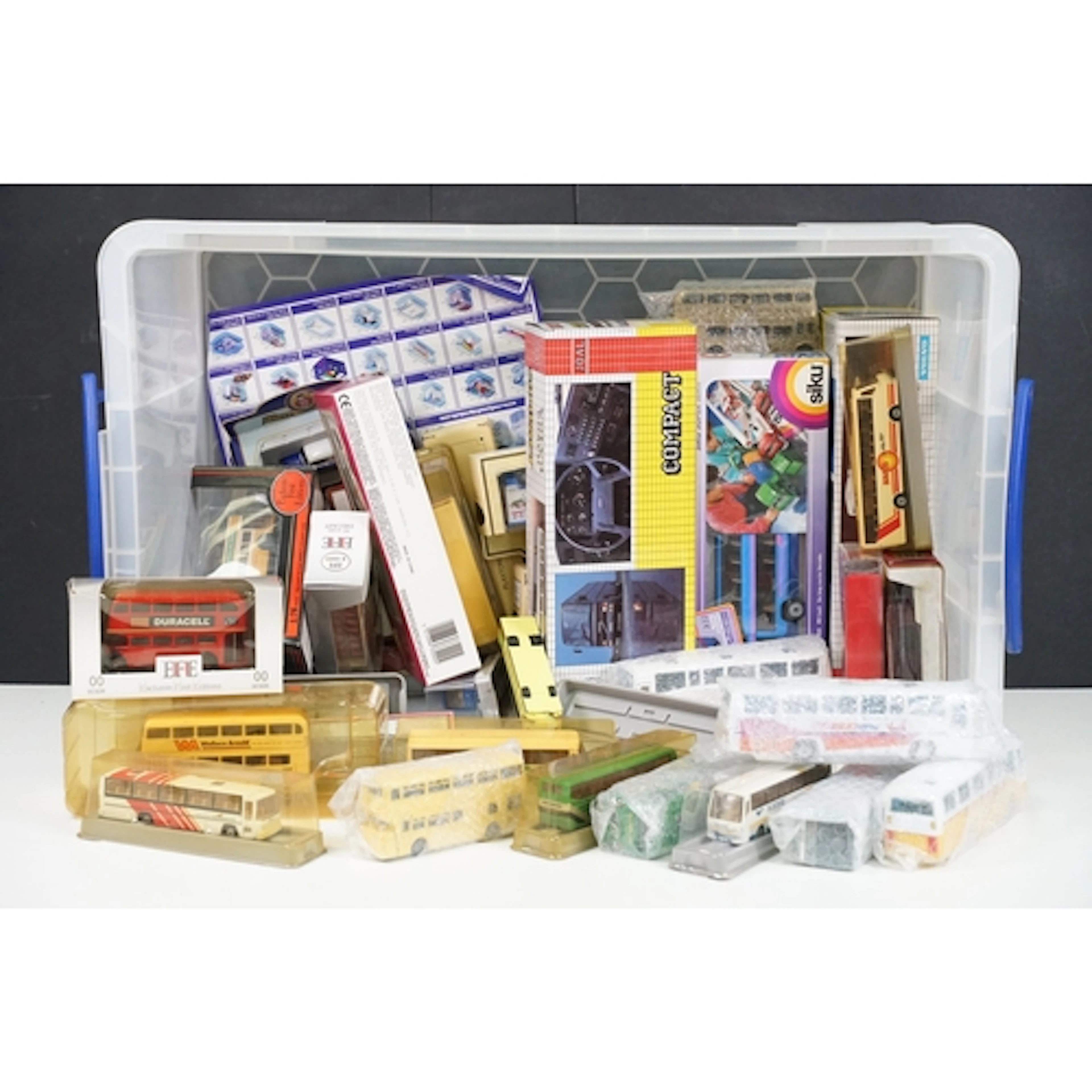 25 Boxed diecast model to include EFE Exclusive First Editio...