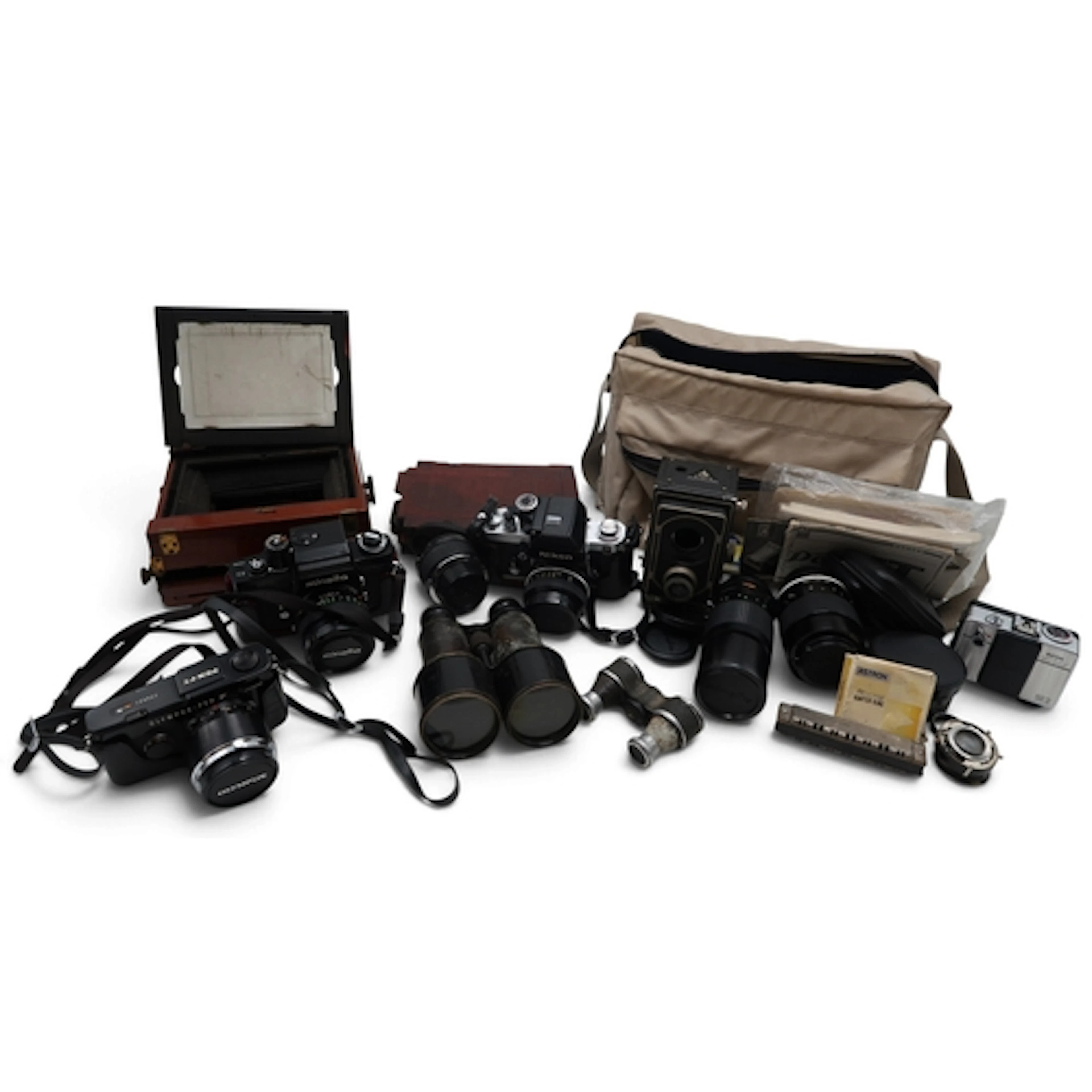 Assorted vintage cameras, to include Olympus Pen-FT, Minolta...