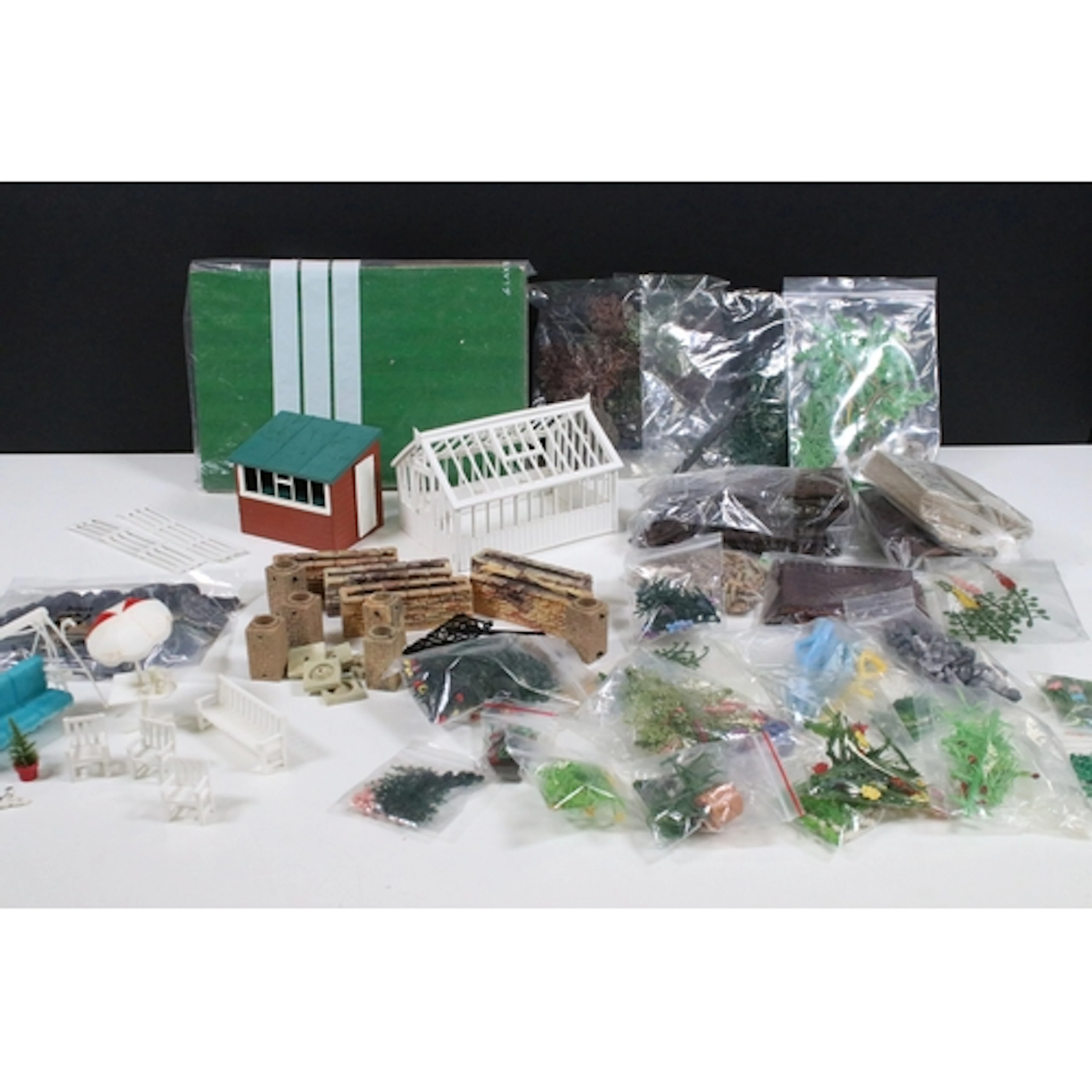 Collection of Britains Floral Garden Series parts and access...