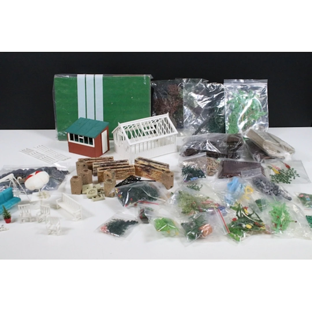 Collection of Britains Floral Garden Series parts and access...