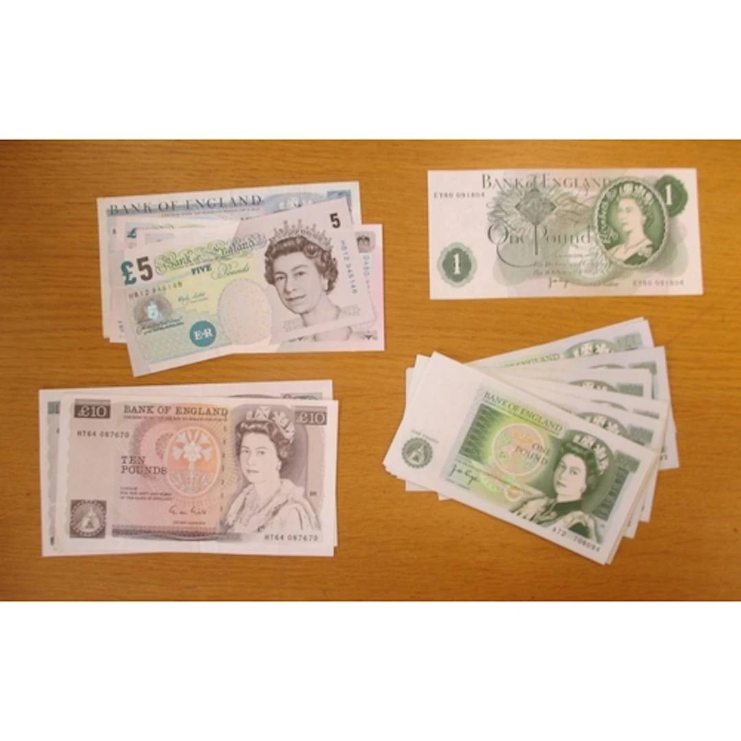 Collection of generally fine - very fine banknotes includes ...