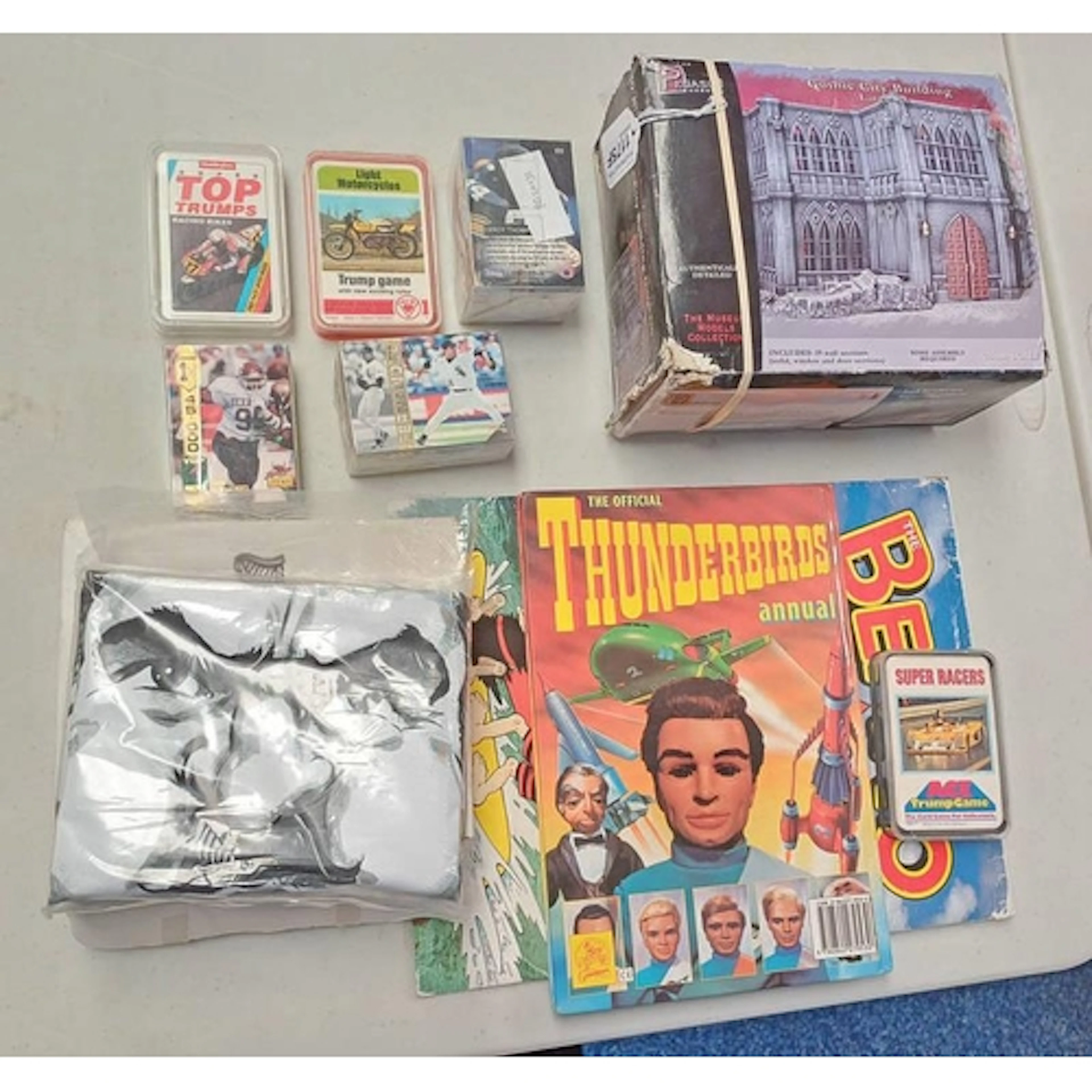 SELECTION OF COLLECTABLE NFL 1994 TEAMS TRADING CARDS TOGETH...