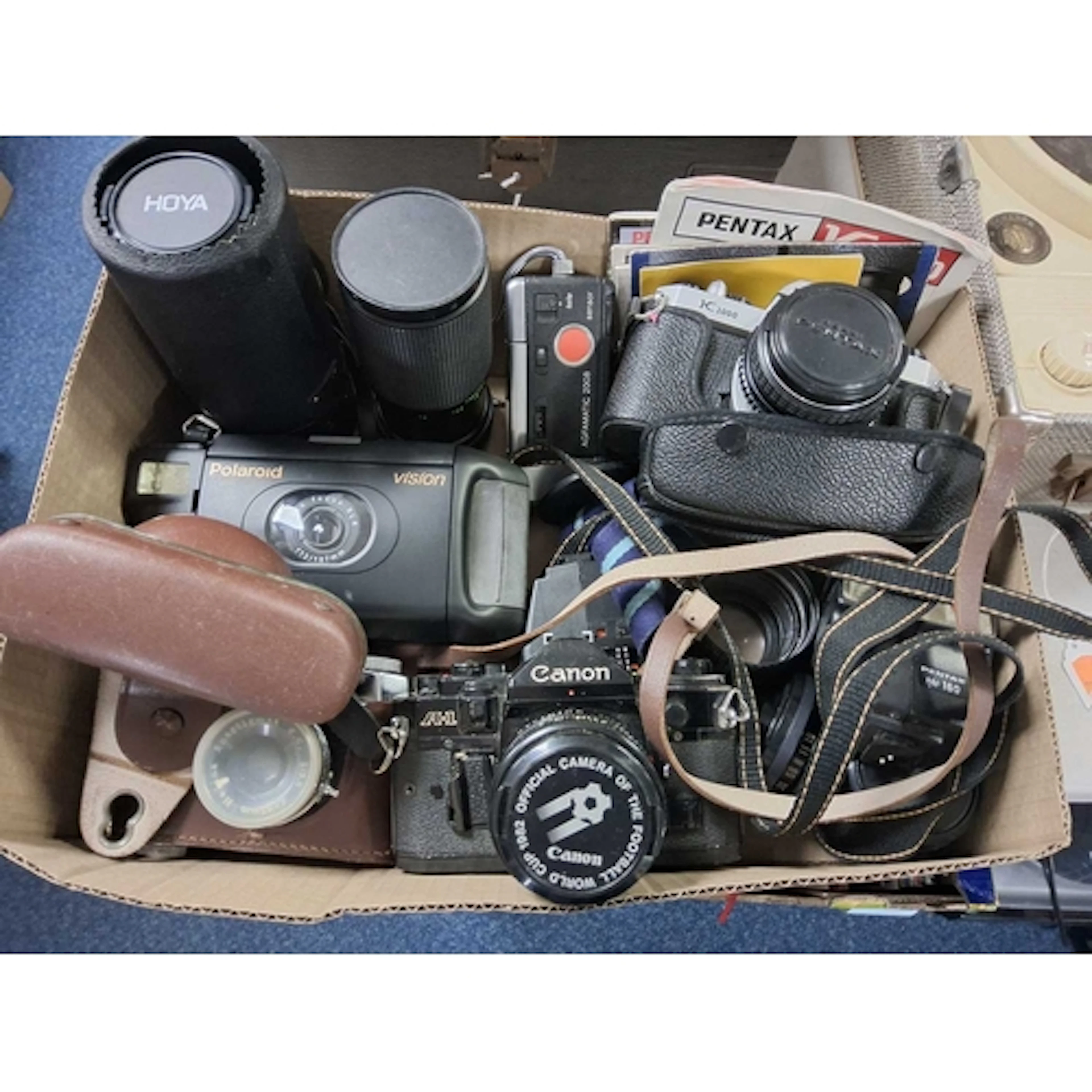 A BOX OF VINTAGE CAMERAS to include a Pentax Asahi K1000, a ...