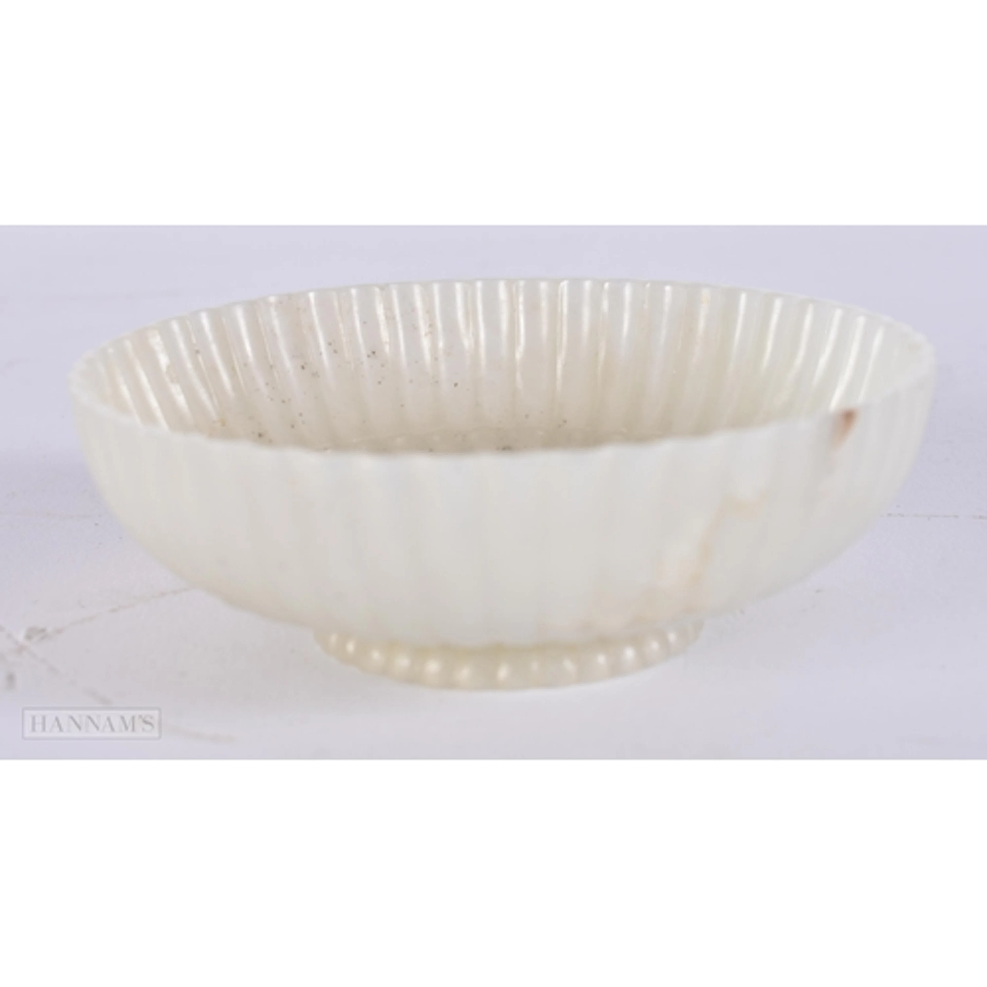 AN 18TH CENTURY CHINESE CHRYSANTHEMUM MOULDED JADE DISH Qian...