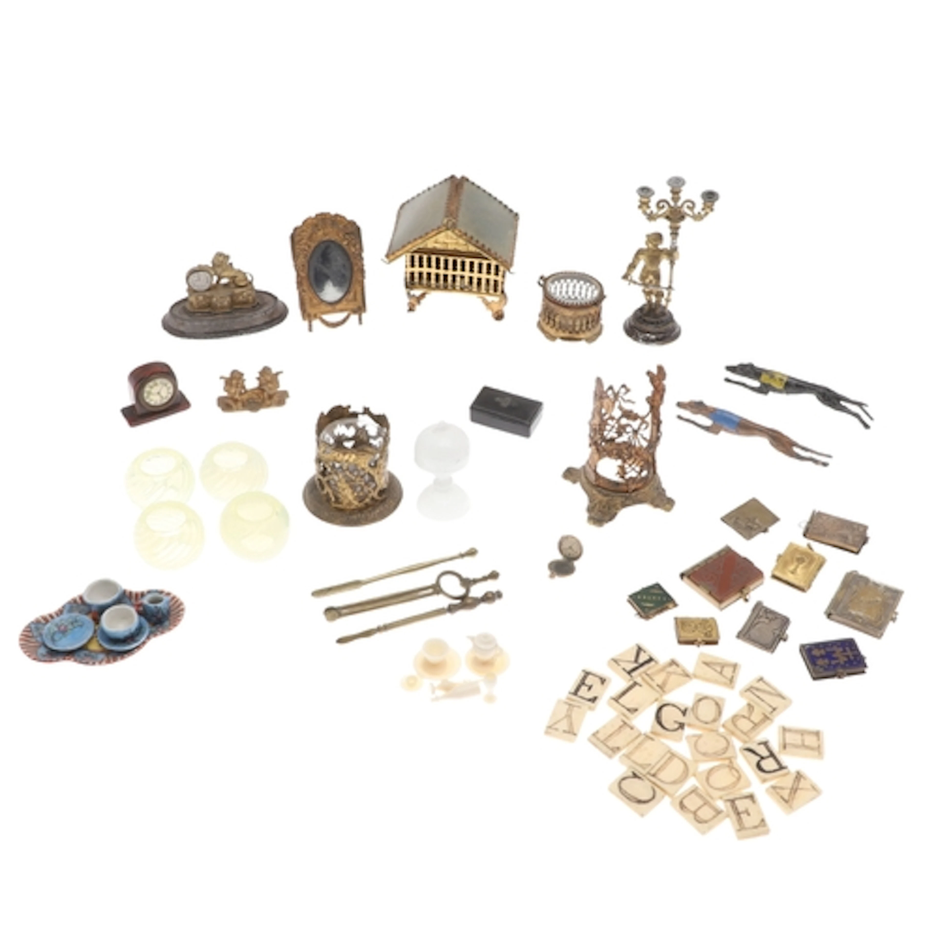 DOLLS HOUSE FURNITURE & ACCESSORIES. A mixed lot including a...