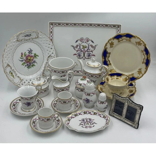 Richard Ginori Italy porcelain in Rapallo pattern comprising...