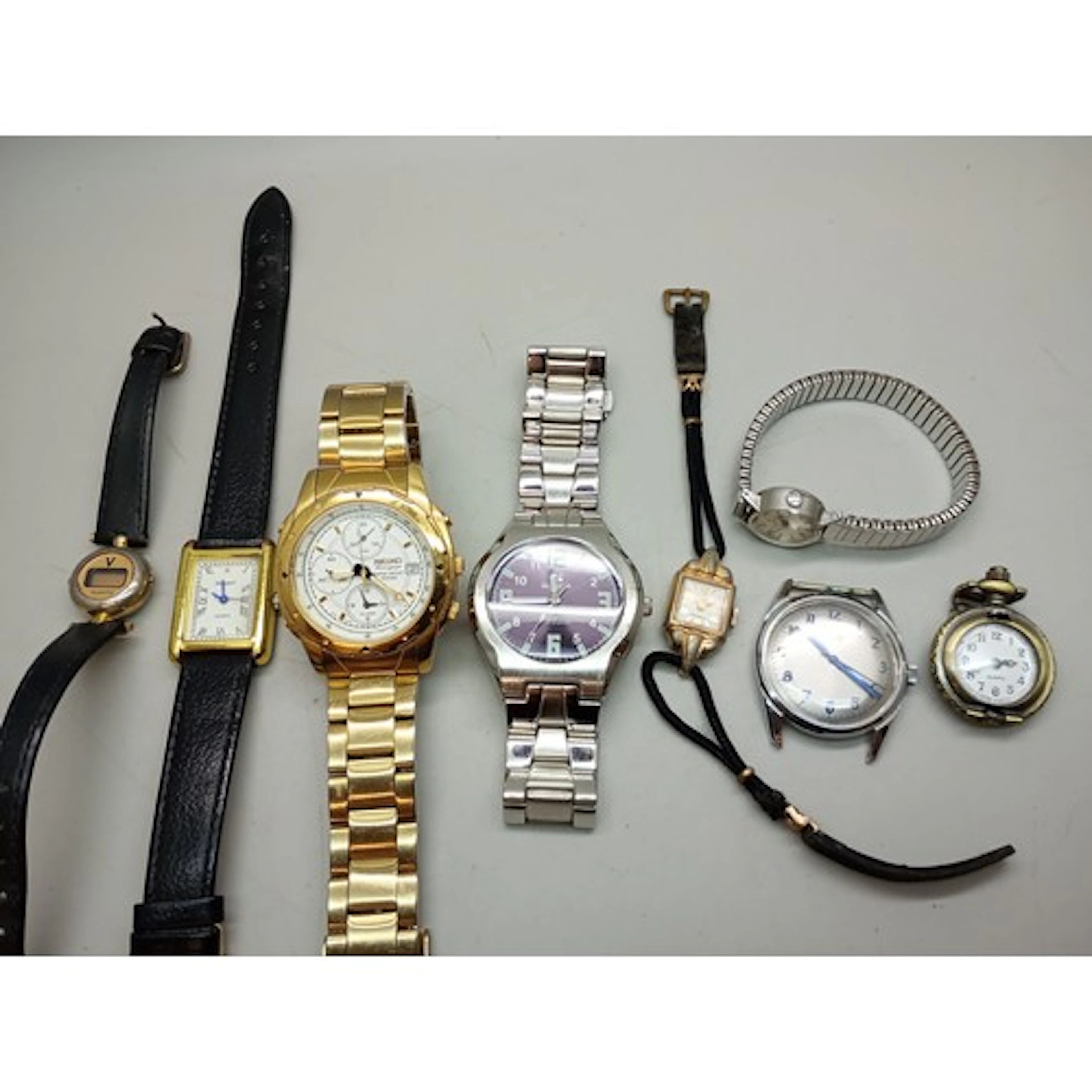A collection of wristwatches including a Seiko chronograph a...