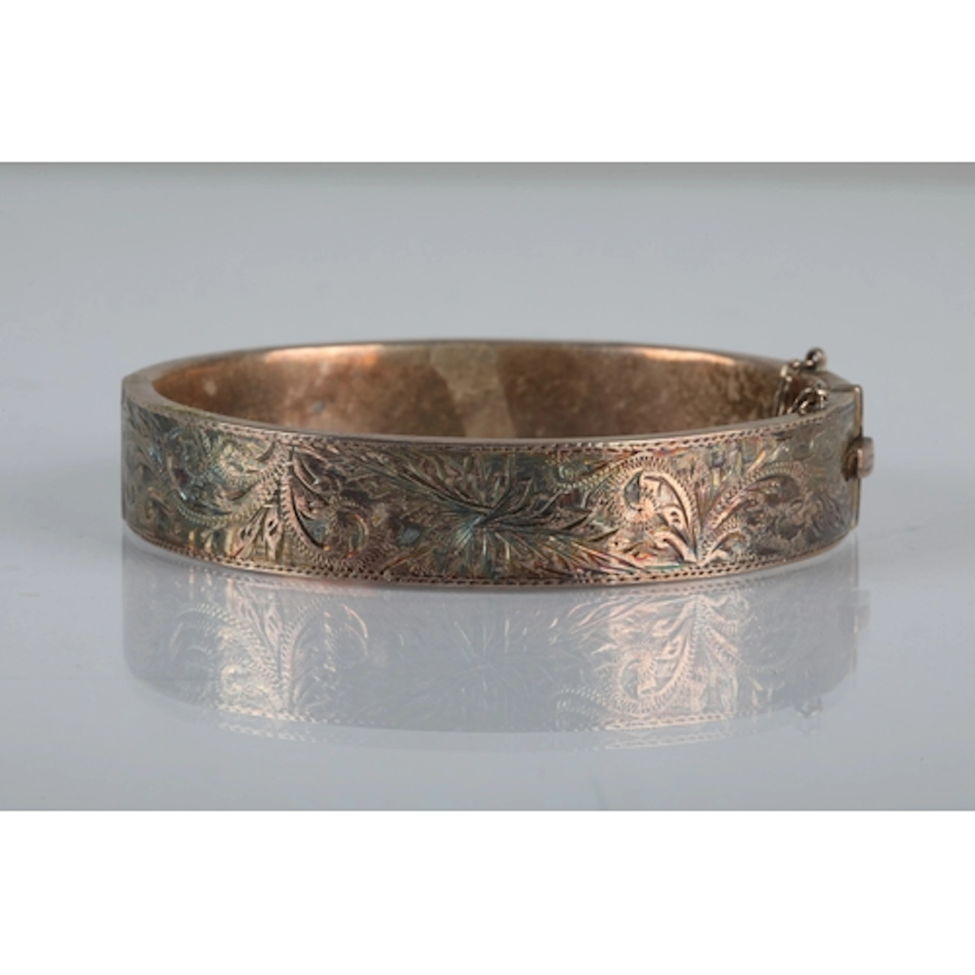 Silver stiff bangle, gross weight 21.6g.