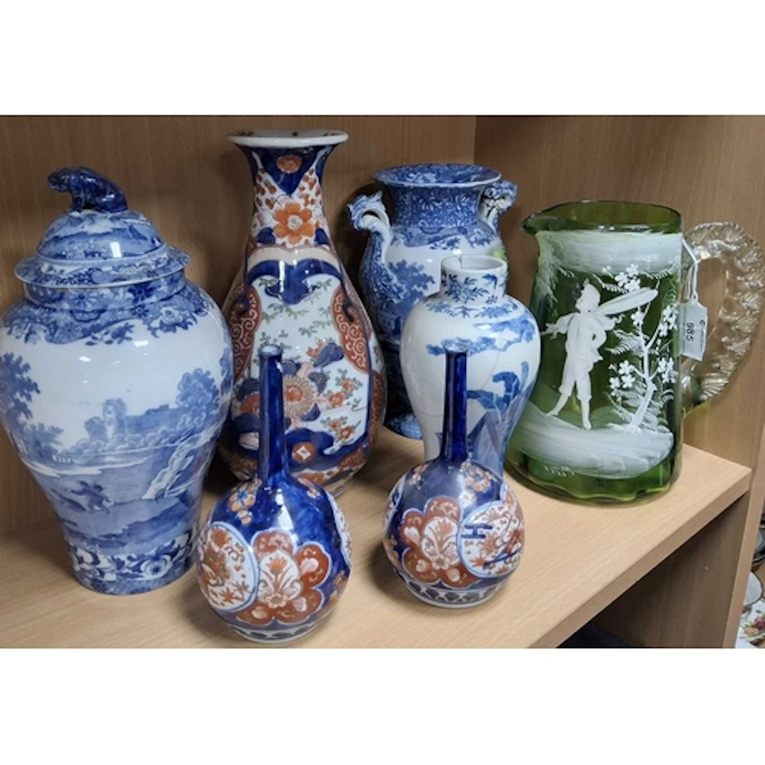 A GROUP OF CERAMICS AND GLASS, comprising a Mary Gregory sty...