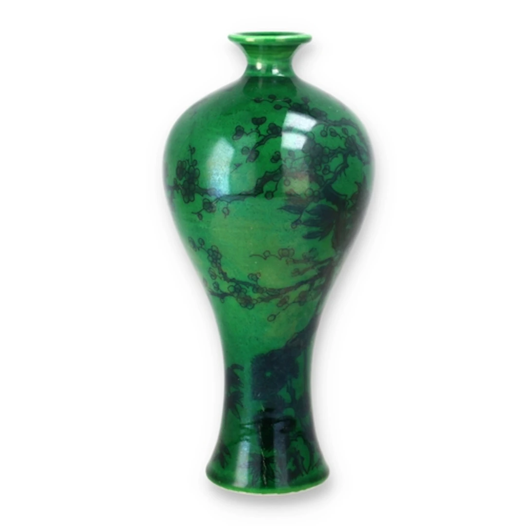 A CHINESE GREEN GLAZED MEIPING VASE Seal mark to verso. 17cm...
