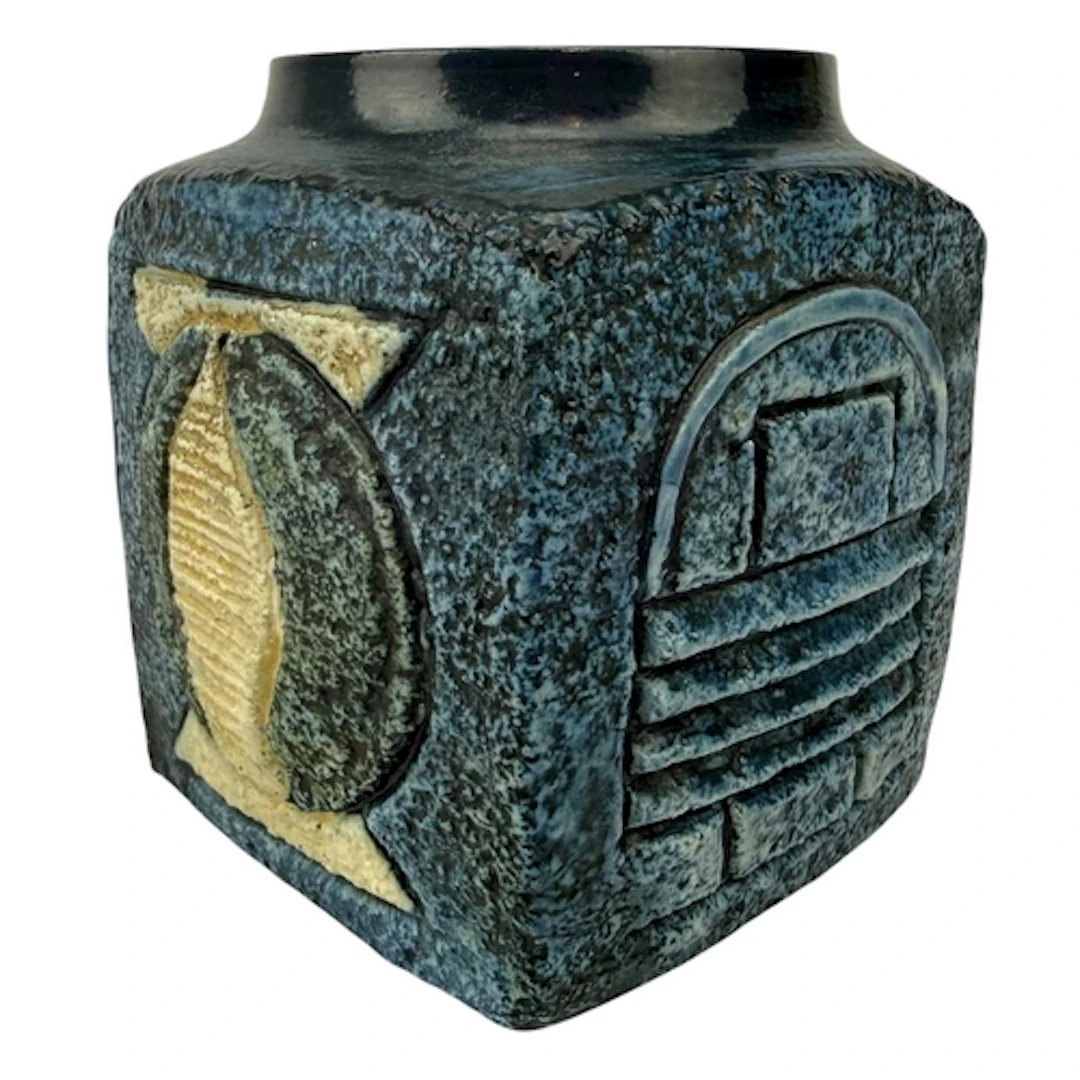 Tina Doubleday for Troika Pottery - A 20th Century Cornish s...