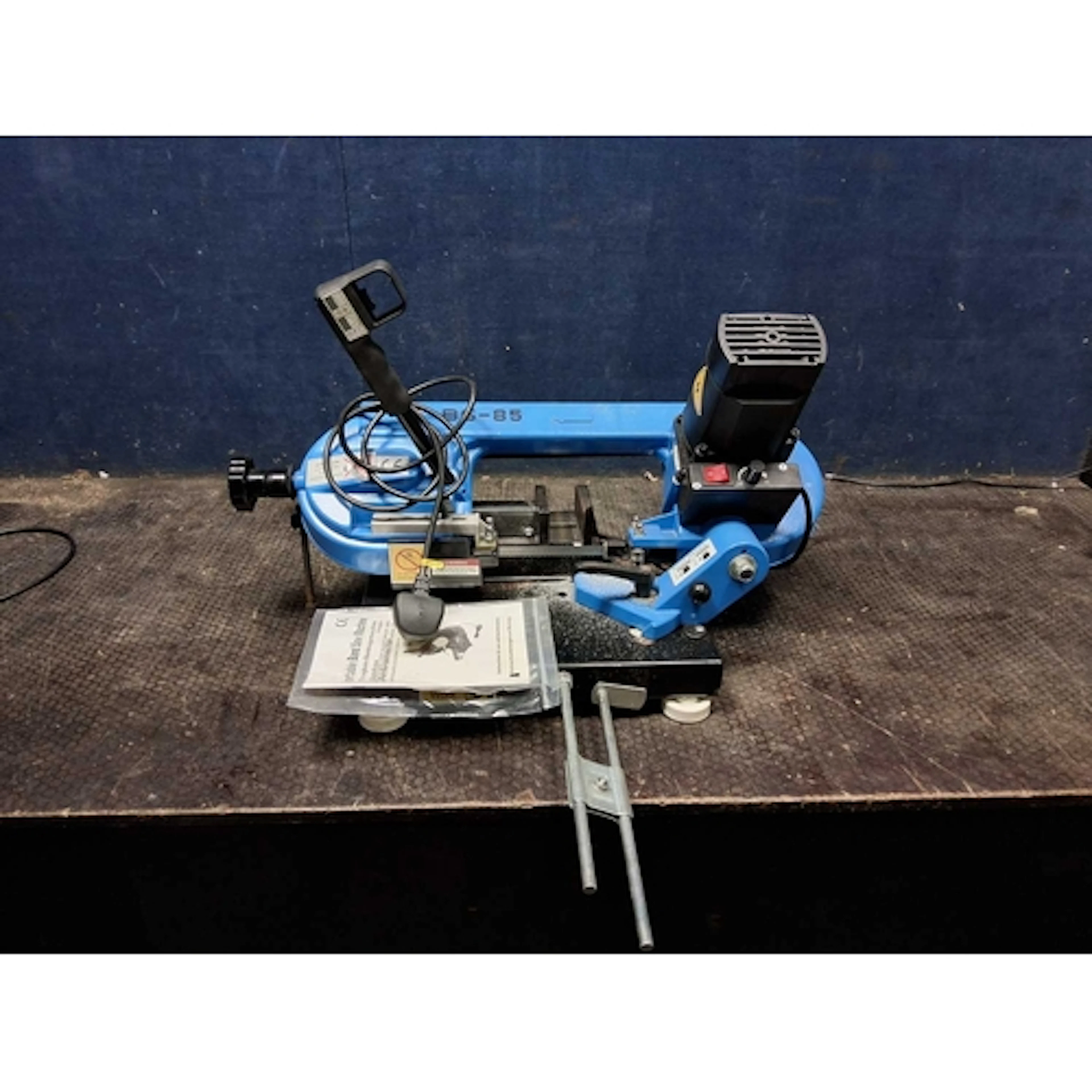 A PORTABLE METAL CUTTING BANDSAW, no maker's name apparent, ...