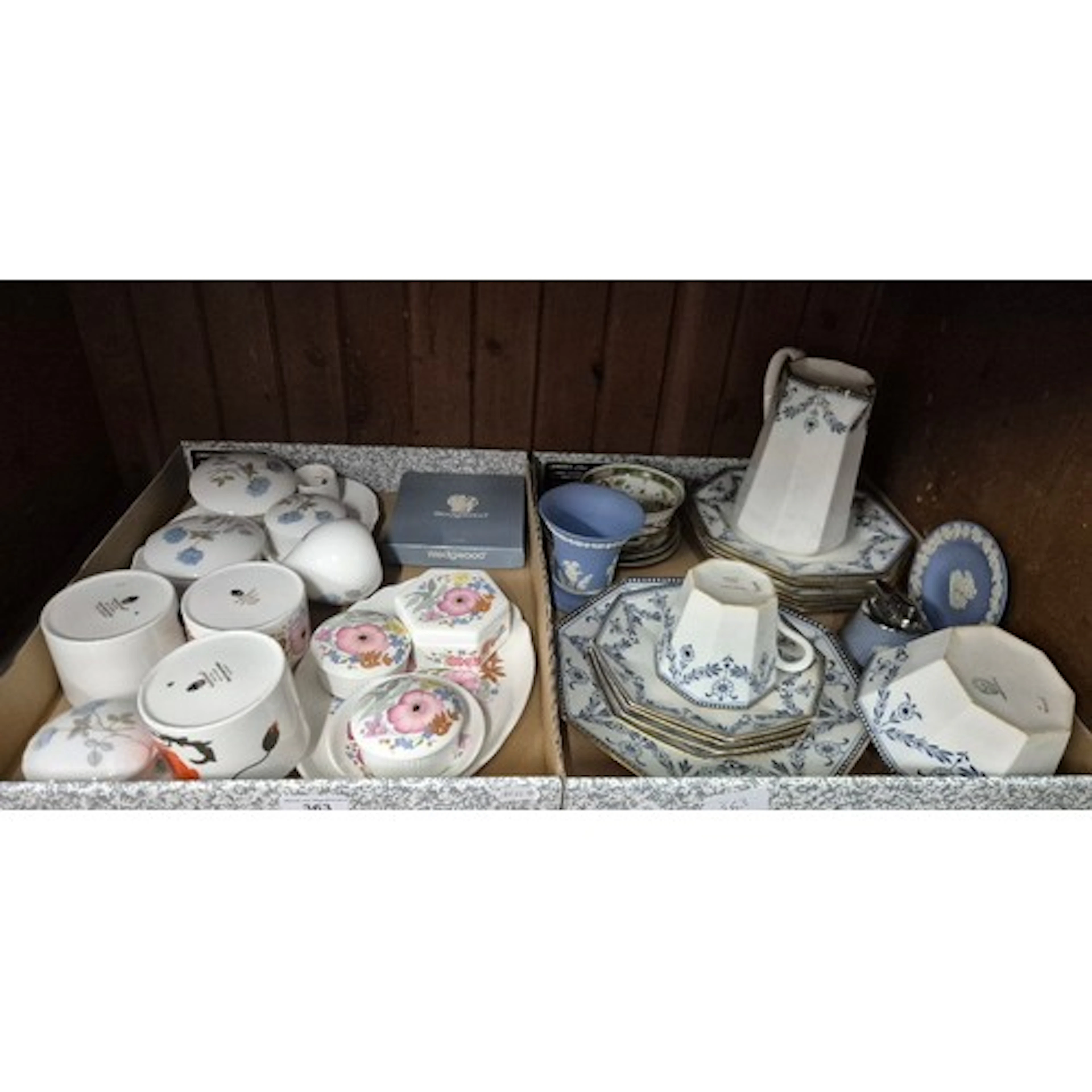 2 trays of mixed ceramics including Wedgwood Susie cooper de...