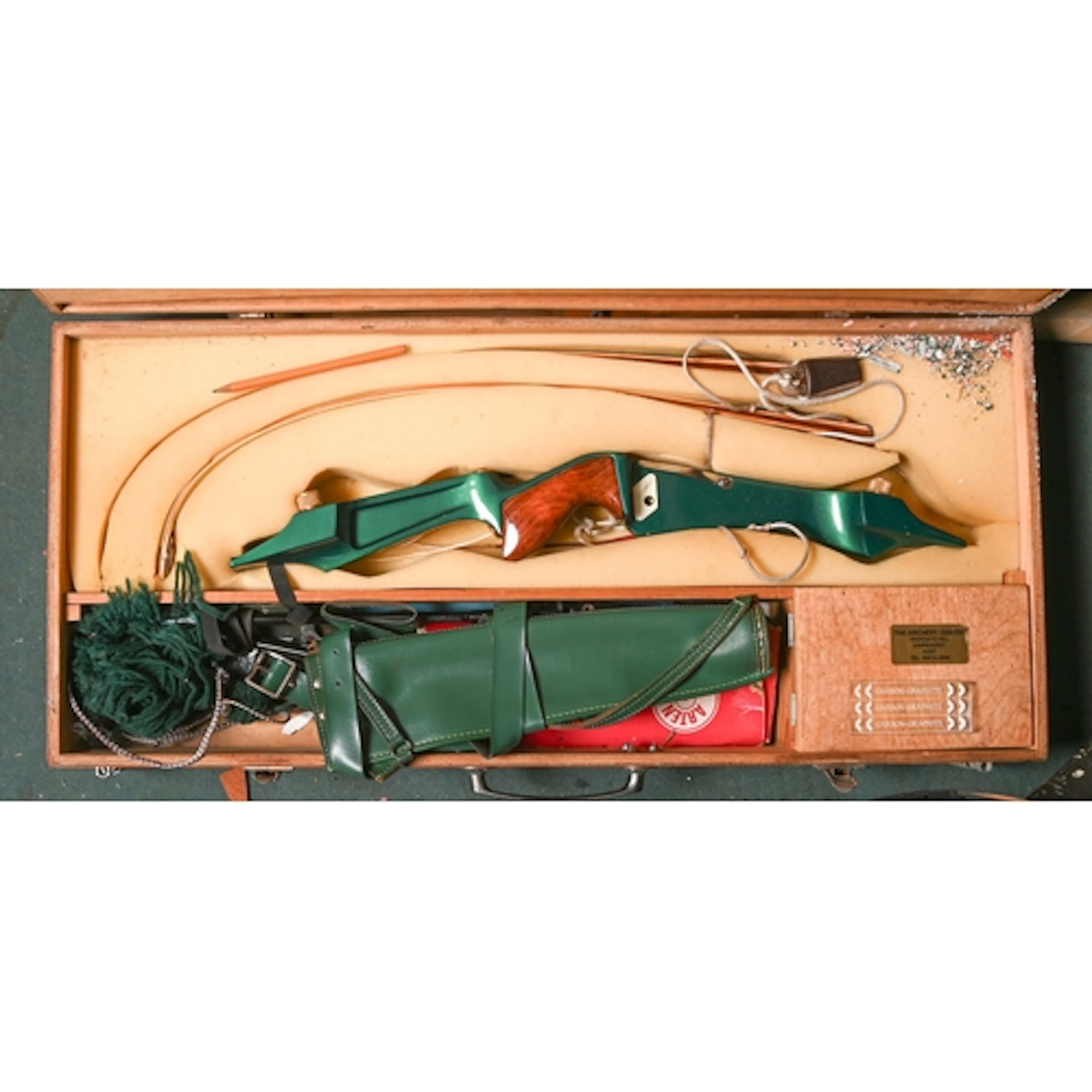 Archery. A Portland 2000 recurve bow, a Greenkat Clubmaster ...